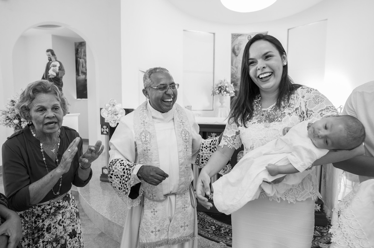 fotos, missa, batizado, rafael, igreja, rosa mística, maceió, alagoas, brasil, fátima, decoração, cruz, igreja, mãe, bebê, avó, família, pai, pais, criança, batismo, sorrisos, ben&ccedil