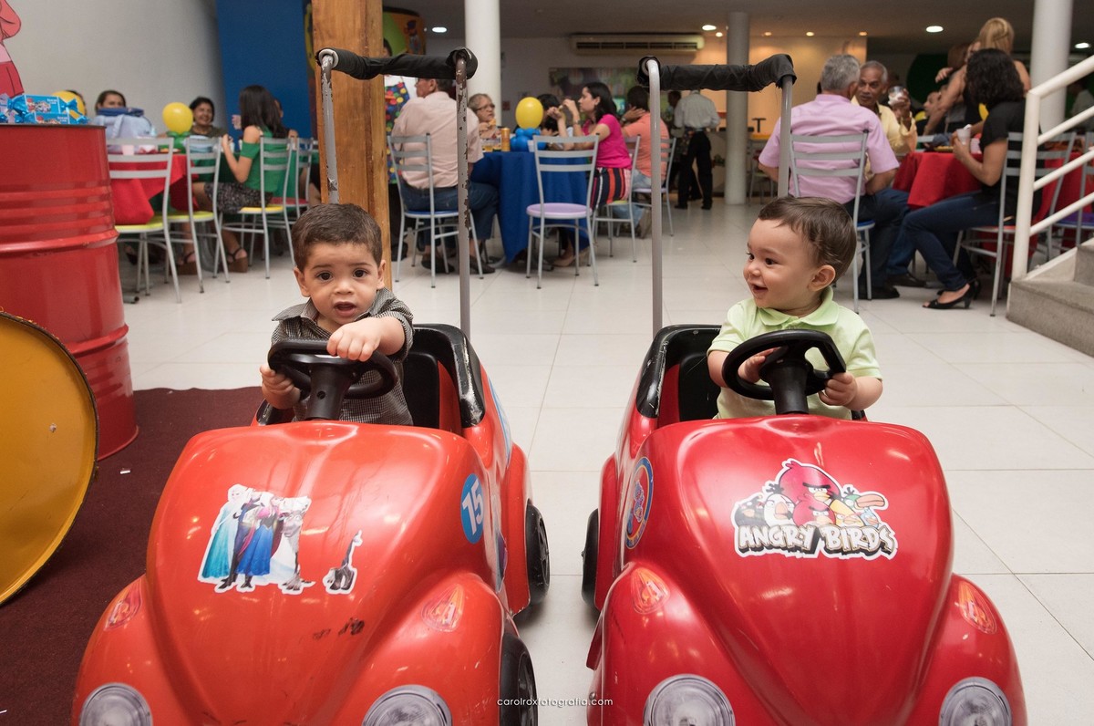 fotografia, infantil, aniversario, 1 ano, lucas, alvin e os esquilos, pippop, piscina de bolinhas, cores, vermelho, azul, amarelo, crianças, parabens, carrinhos, decoracao, maceio, alagoas, brasil