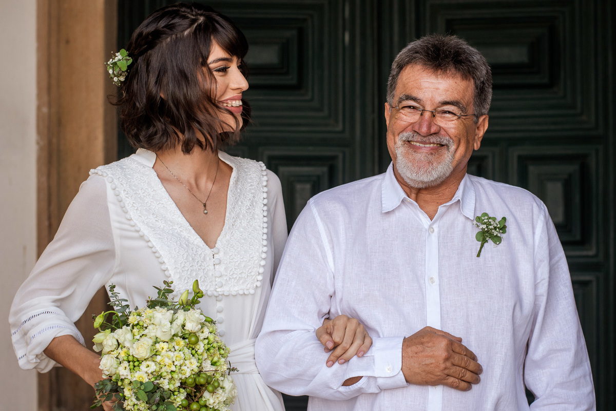 mini-wedding-casamento-pai-filha-entrada-da-noiva-thays-buque-carol-rox-fotografia
