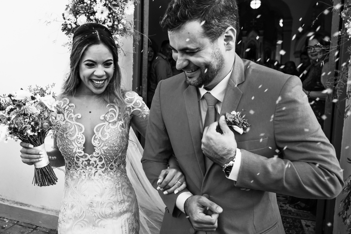 saída-dos-noivos-chuva-de-arroz-felicidade-alagoas