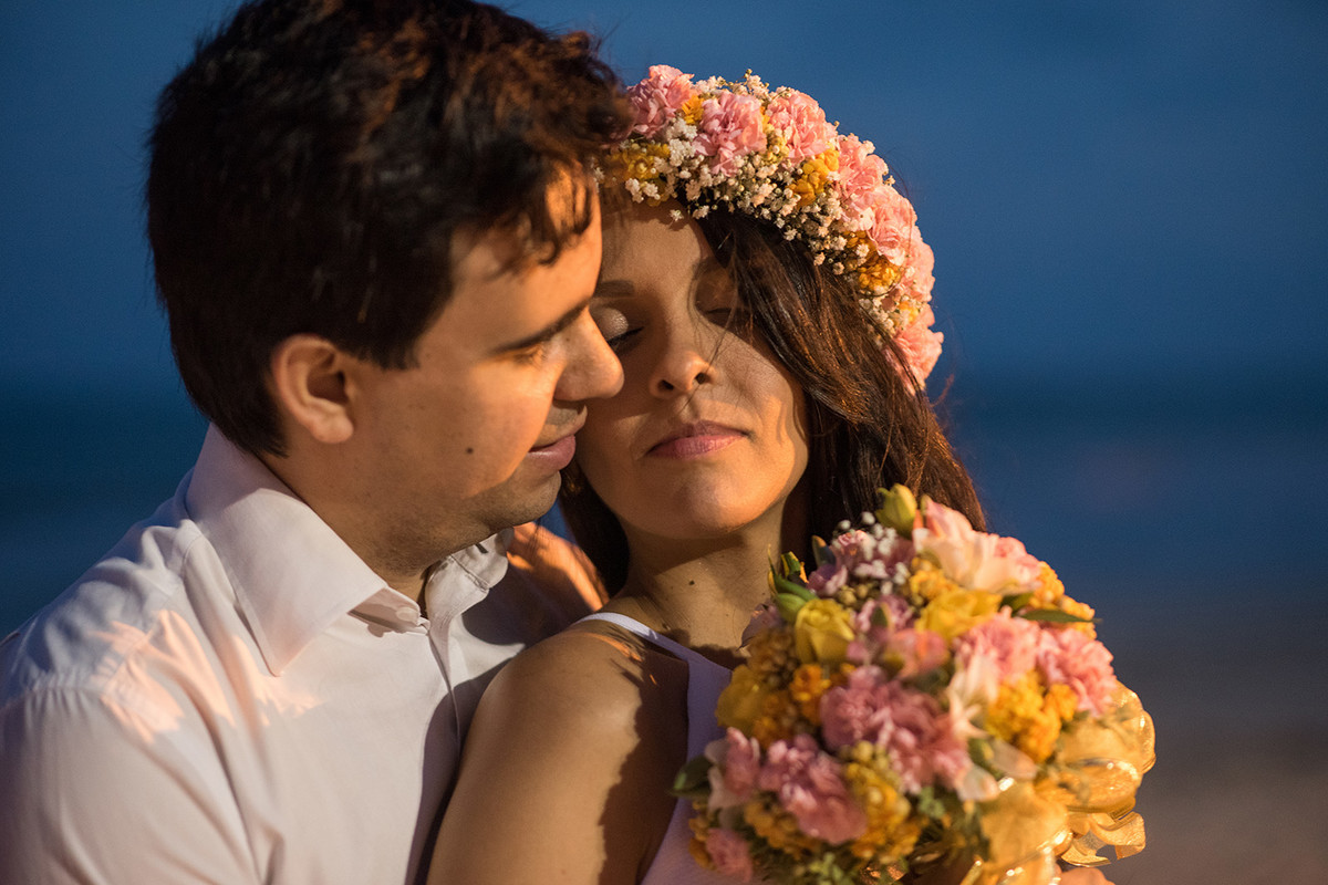 ensaio-casal-pre-casamento-alianças-fazenda-sonhoverde-sonho-verde-alagoas-brasil-maceio-fotografa-lagoa-buque-buquê-coroa-de-flores-flores-praia