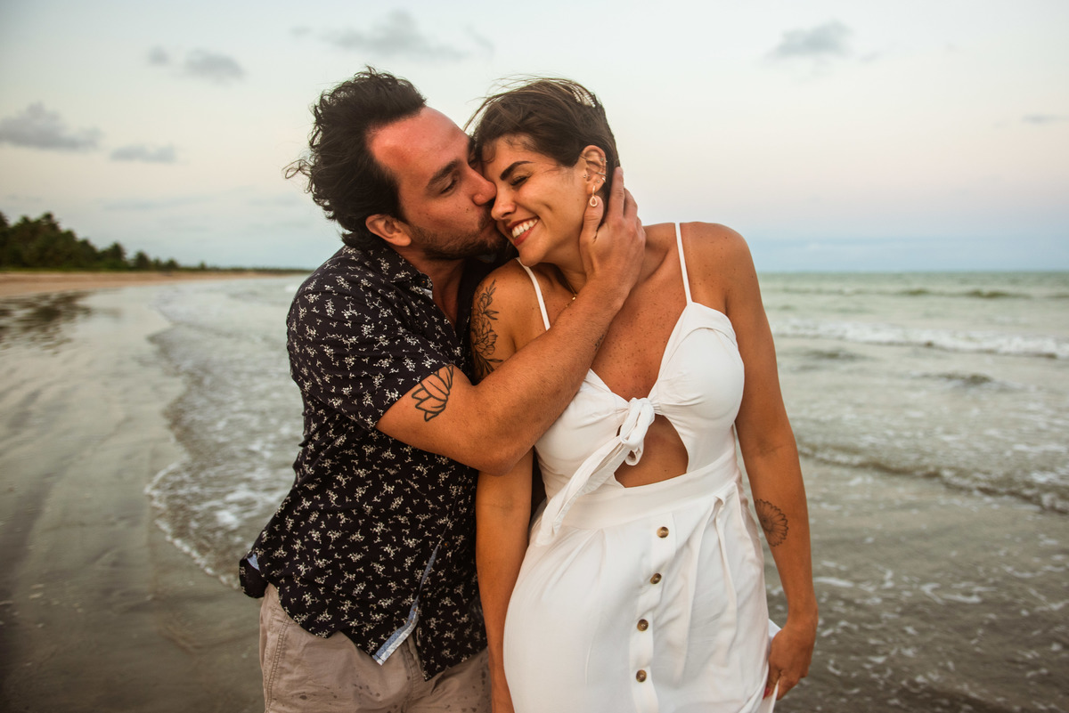 fotos-espontaneas-praia-casal