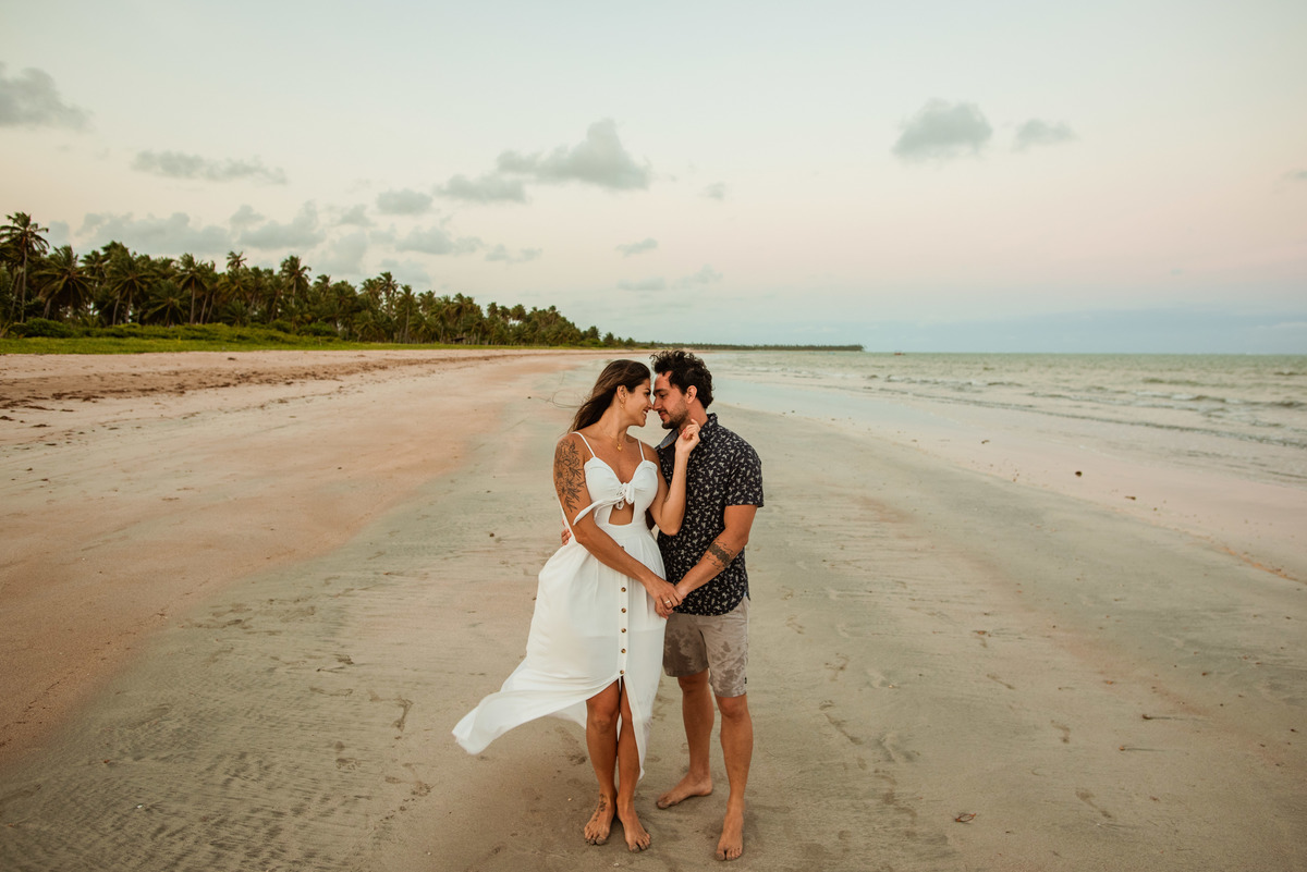 ensaio-casal-praia-deserta