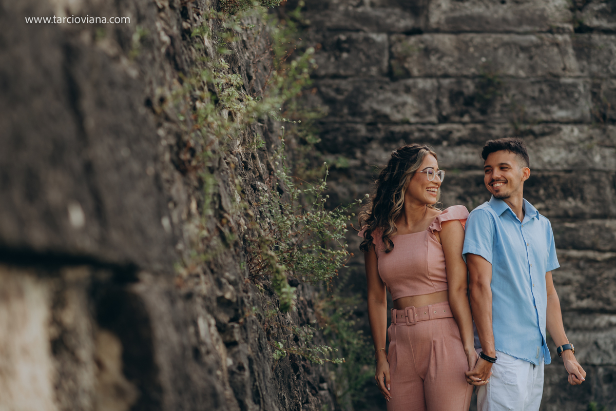 Ensaio fotografico de casal, abraçados, apaixonado e natural. ensaio casal. fotógrafo em joão pessoa