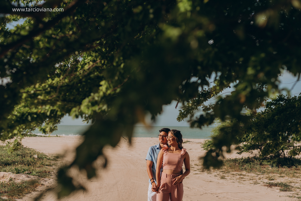Ensaio fotografico de casal, abraçados, apaixonado e natural. ensaio casal. fotógrafo em joão pessoa