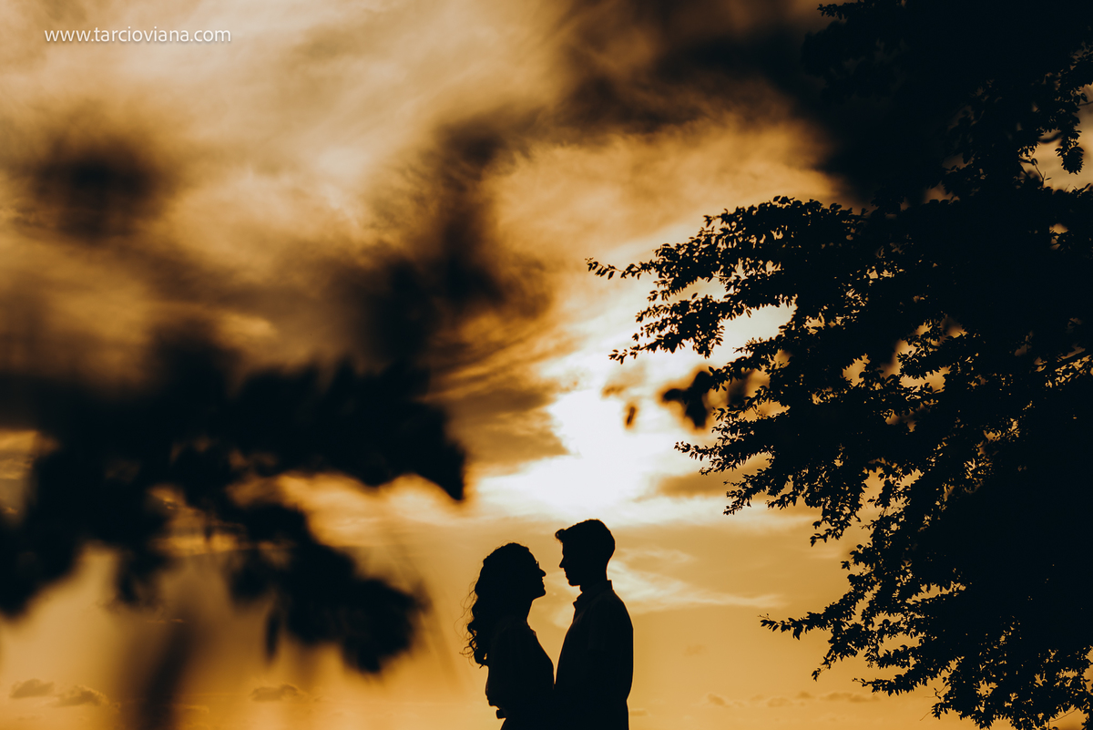 Ensaio fotografico de casal, abraçados, apaixonado e natural. ensaio casal. fotógrafo em joão pessoa