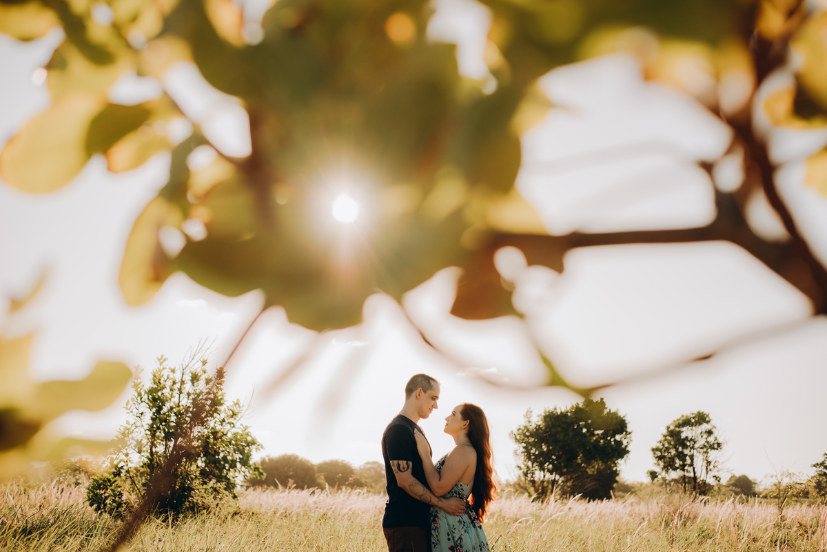 FOTOGRAFO EM JOAO PESSOA - FOTOGRAFIA DE CASAL ; FOTOGRAFO TARCIO VIANA ; ENSAIO PRE WEDDING ; ENSAIO DE CASAL ; FOTOS DE CASAL ; FOTOGRAFIA ; NATUREZA - RUIVO - CABELO - CASAL - NAMORADOS - ENSAIO DE NAMORADOS