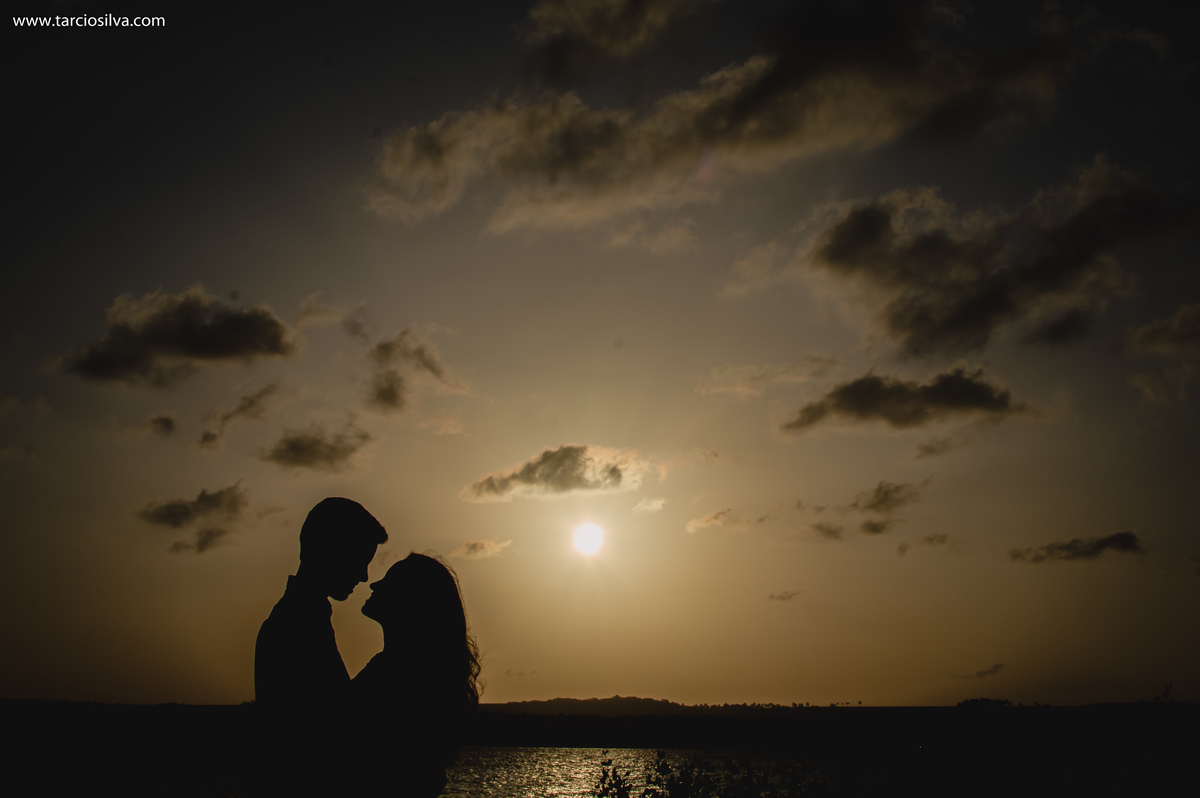 CASAL APAIXONADO POR DO SOL PRAIA JACARÉ ECLIPS - JOAO PESSOA - PB FOTOGRAFO  TÁRCIO FELIPE SILVA DE SANTA RITA PB