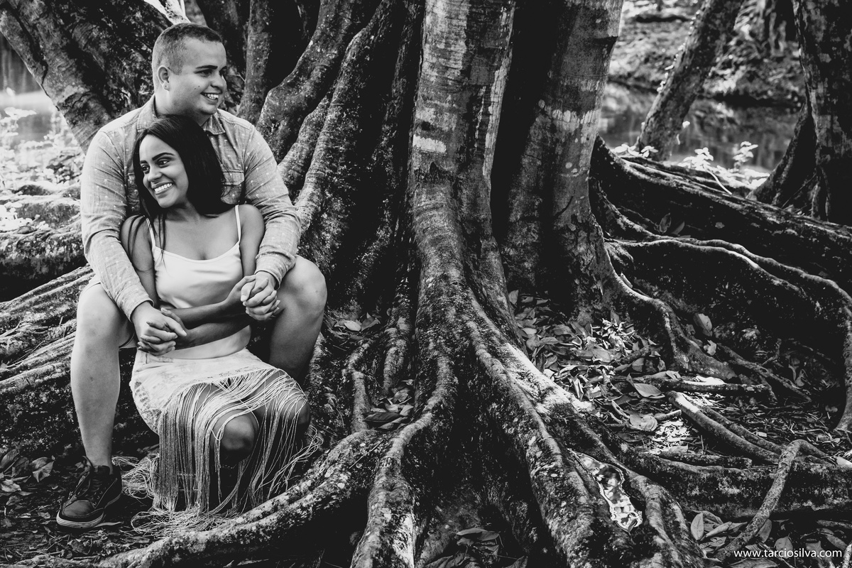 ENSAIO CASAL JARDIM BOTÂNICO KIVIA E BISMARCK PRÉ CASAMENTO FOTOGRAFO DE SANTA RITA PB TÁRCIO SILVA E JOÃO PESSOA PARAIBA ABRAÇOS CASAL APAIXONADO , ENSAIO DE CASAMENTO 