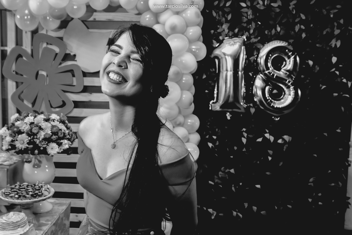 Aniversário 18 anos em Jacaraú PB fotografia de família por Tárcio silva decoração  , abraços em aniversários , momento unico no aniversário , comemoração da vida, jacaraú paraiba por fotografo de santa rita pb Tárcio Silva 