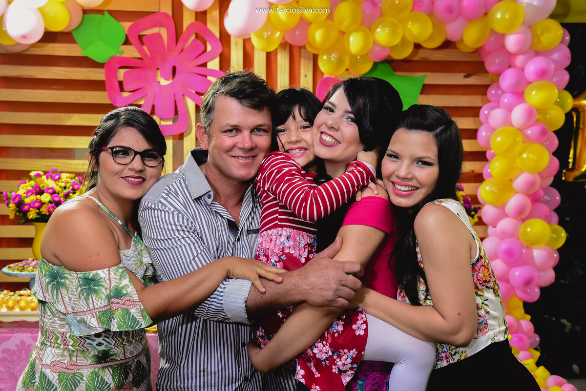 Aniversário 18 anos em Jacaraú PB fotografia de família por Tárcio silva decoração  , abraços em aniversários , momento unico no aniversário , comemoração da vida, jacaraú paraiba por fotografo de santa rita pb Tárcio Silva 