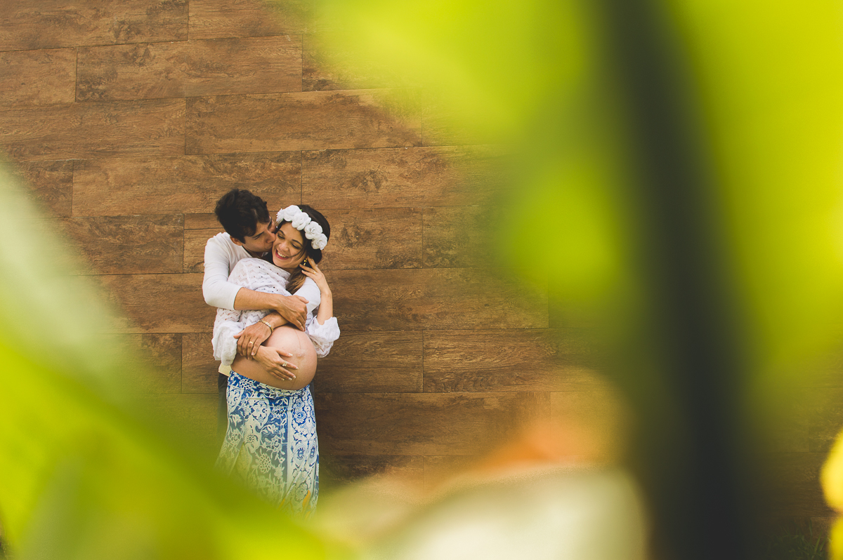 casal apaixonado na lagoa