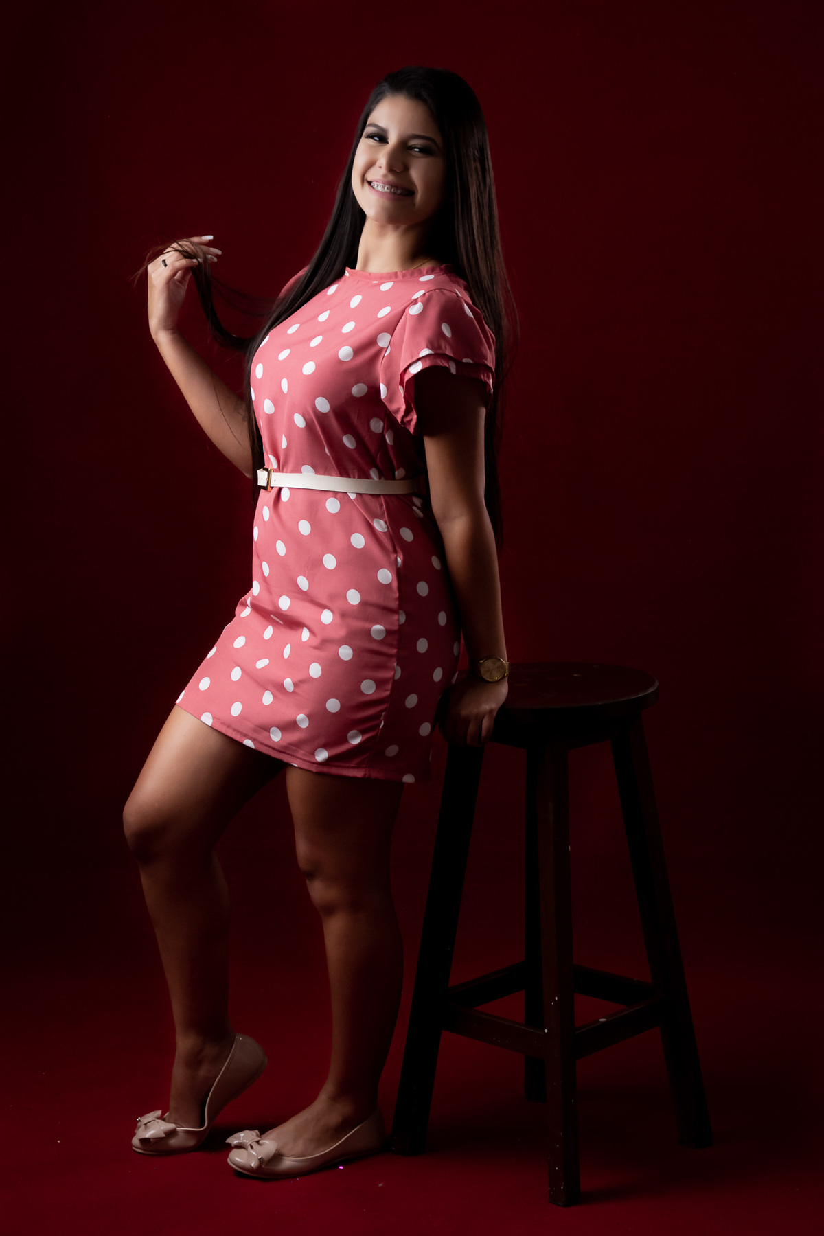 Fotografia com cadeira, fotografia no estudio - fotografia de mulher - fotos incriveis no estudio
fotográfica casual - fotos espontânea no estúdio - fotografo em santa rita - fotos de studio

