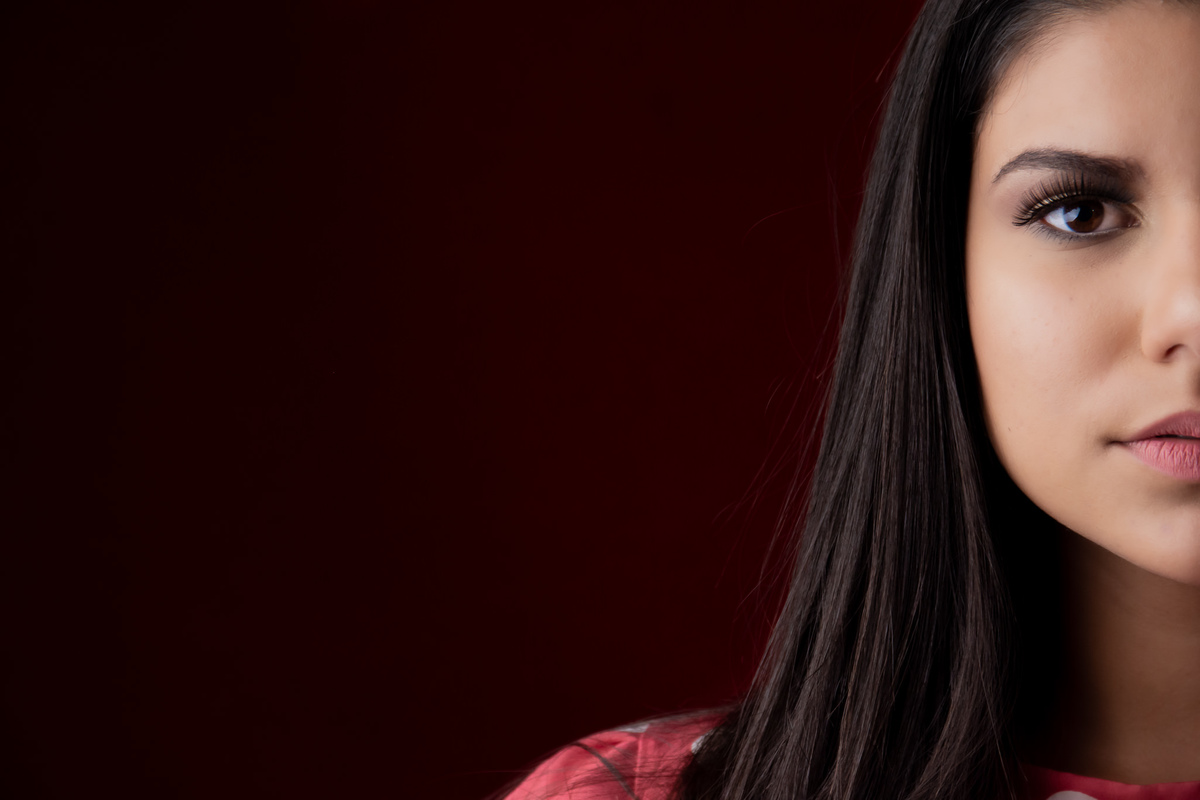 Fotografia com cadeira, fotografia no estudio - fotografia de mulher - fotos incriveis no estudio
fotográfica casual - fotos espontânea no estúdio - fotografo em santa rita - fotos de studio

