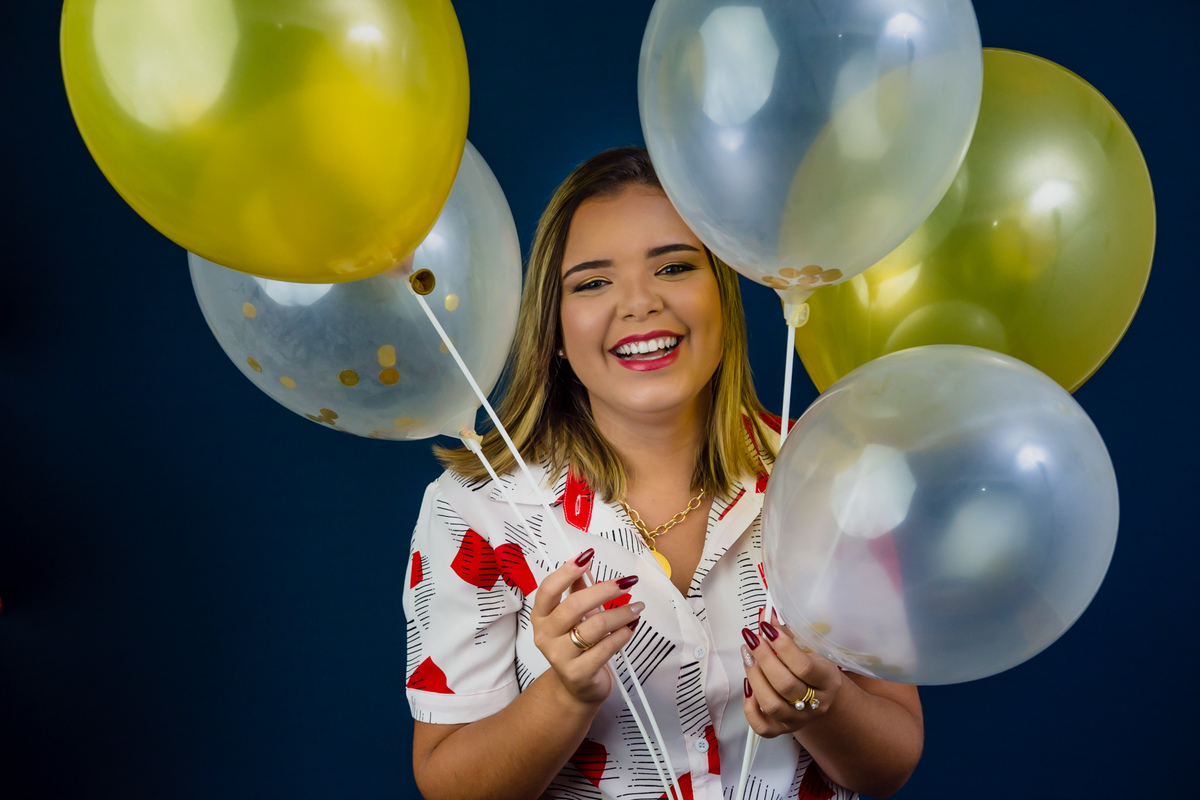 Fotografia com cadeira, fotografia no estúdio - fotografia de mulher - fotos incriveis no estudio
fotográfica casual - fotos espontânea no estúdio - fotografo em santa rita - fotos de studio