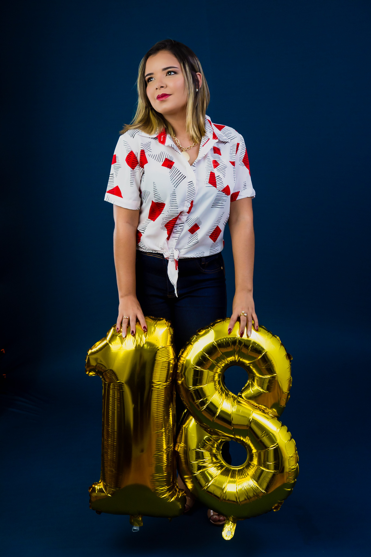 Fotografia com cadeira, fotografia no estúdio - fotografia de mulher - fotos incriveis no estudio
fotográfica casual - fotos espontânea no estúdio - fotografo em santa rita - fotos de studio