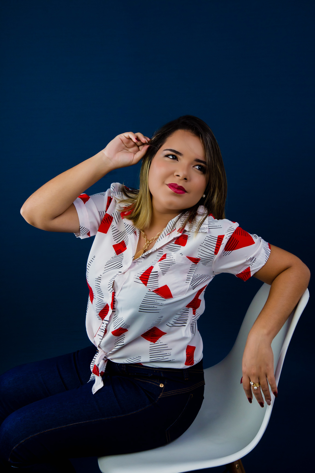 Fotografia com cadeira, fotografia no estúdio - fotografia de mulher - fotos incriveis no estudio
fotográfica casual - fotos espontânea no estúdio - fotografo em santa rita - fotos de studio