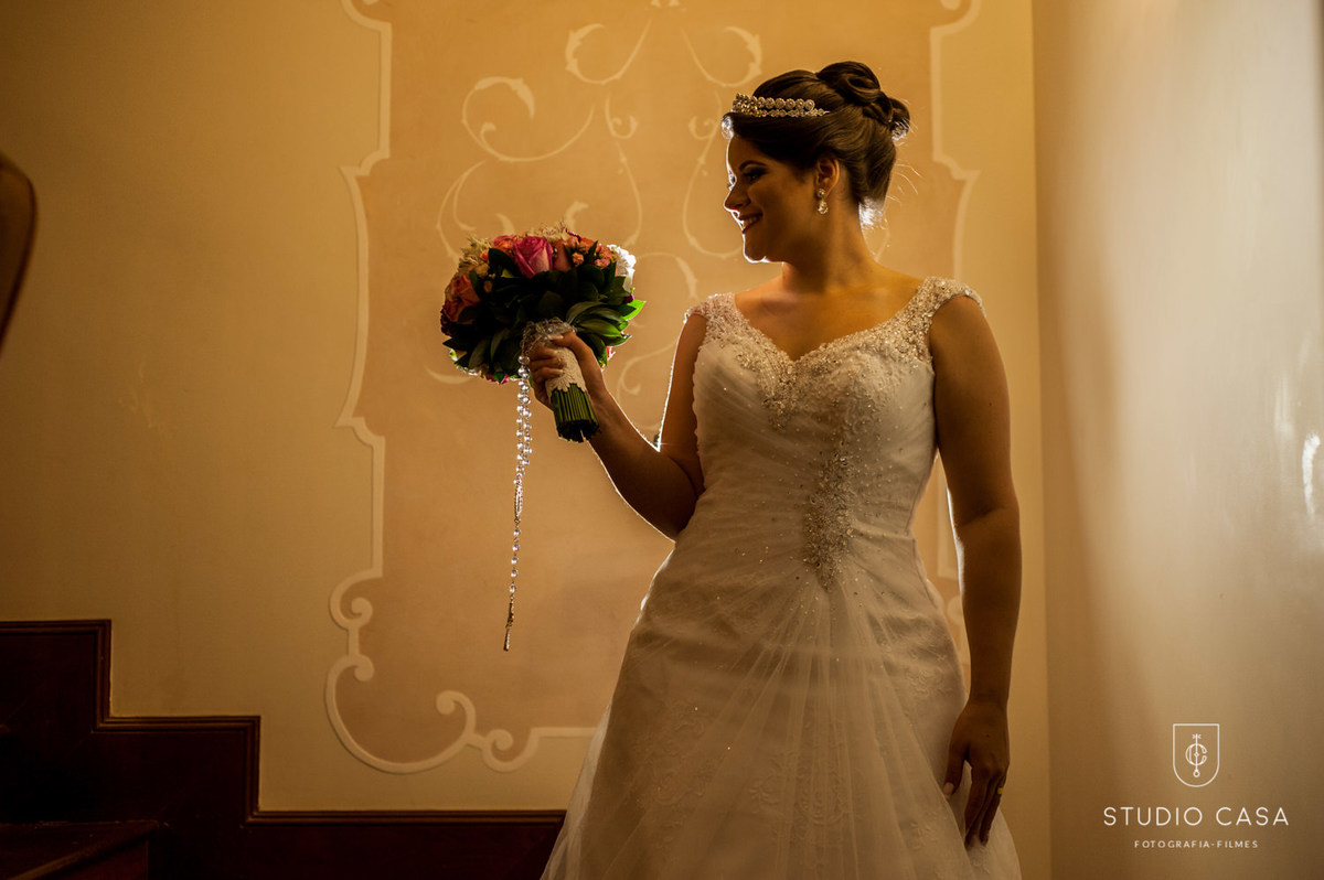 boiva segurando buque