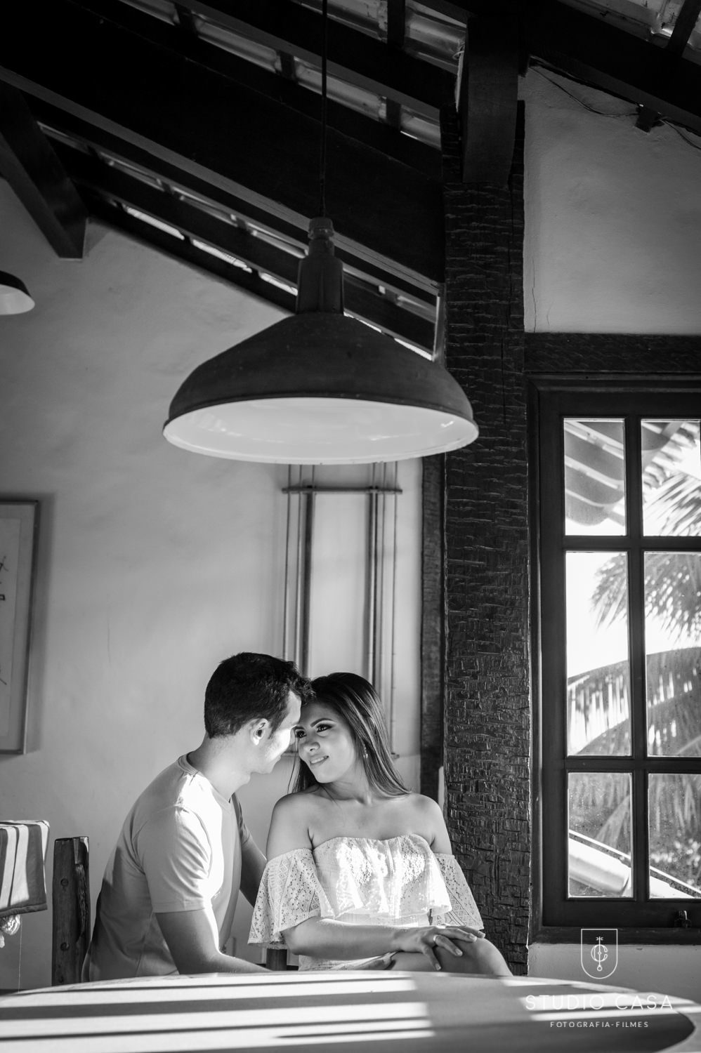 casal com luminária