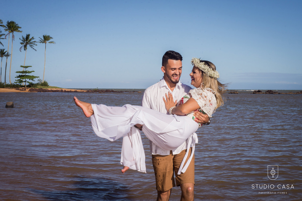 carregando noiva no colo