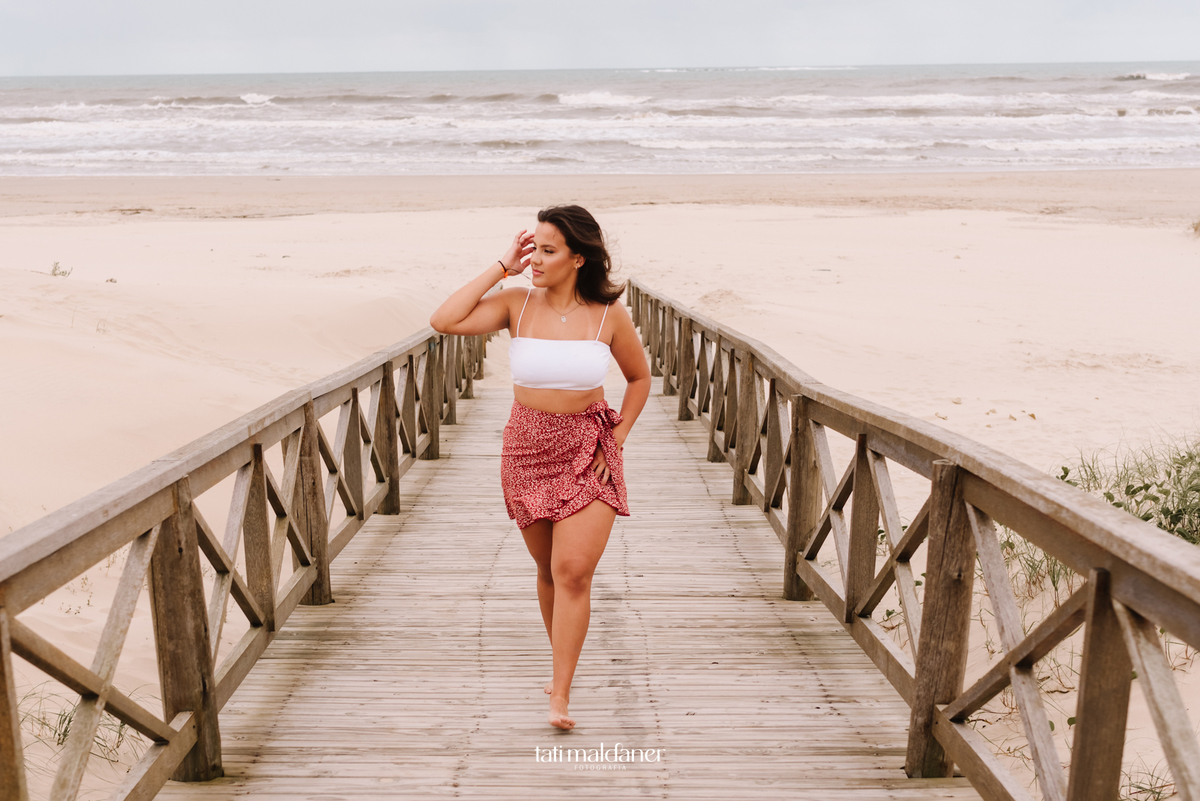 ensaio na praia de Torres por Tati Maldaner Fotografia  - Book de 15