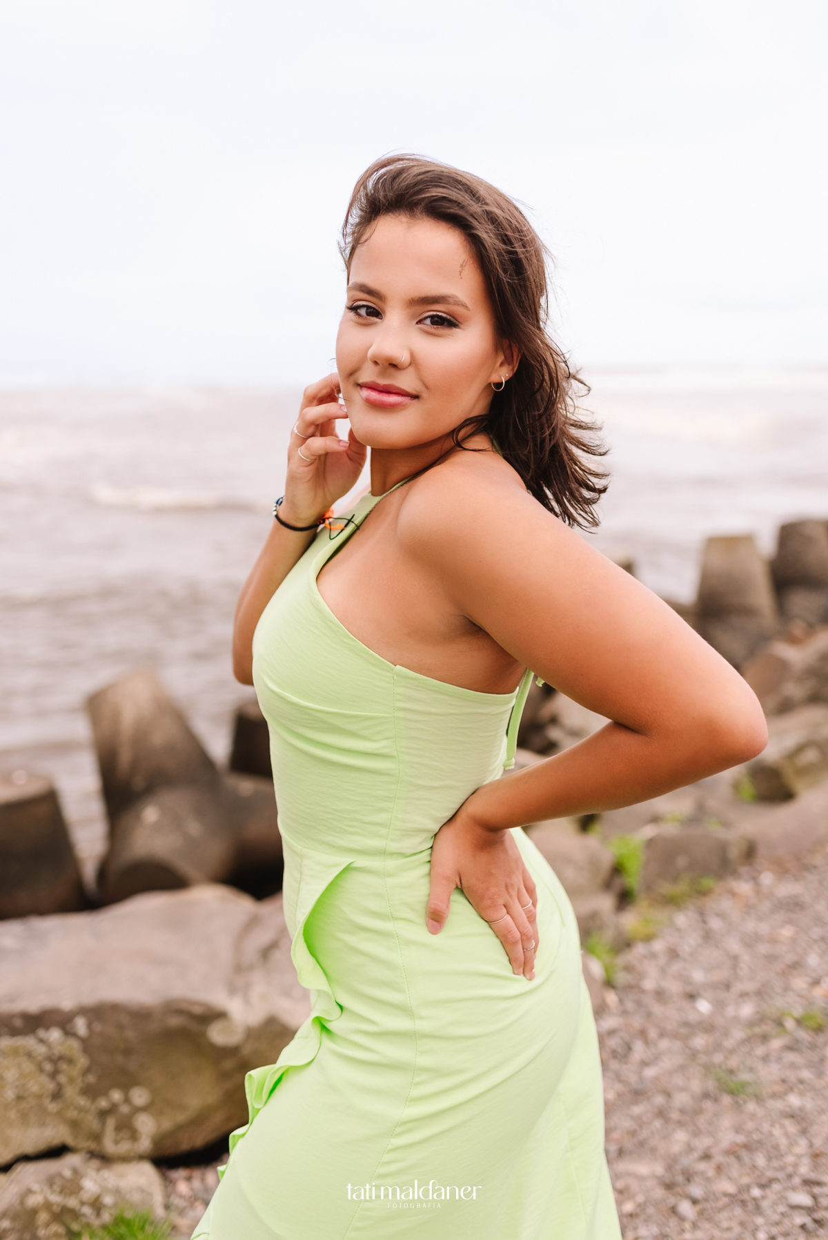 ensaio na praia de Torres por Tati Maldaner Fotografia  - Book de 15