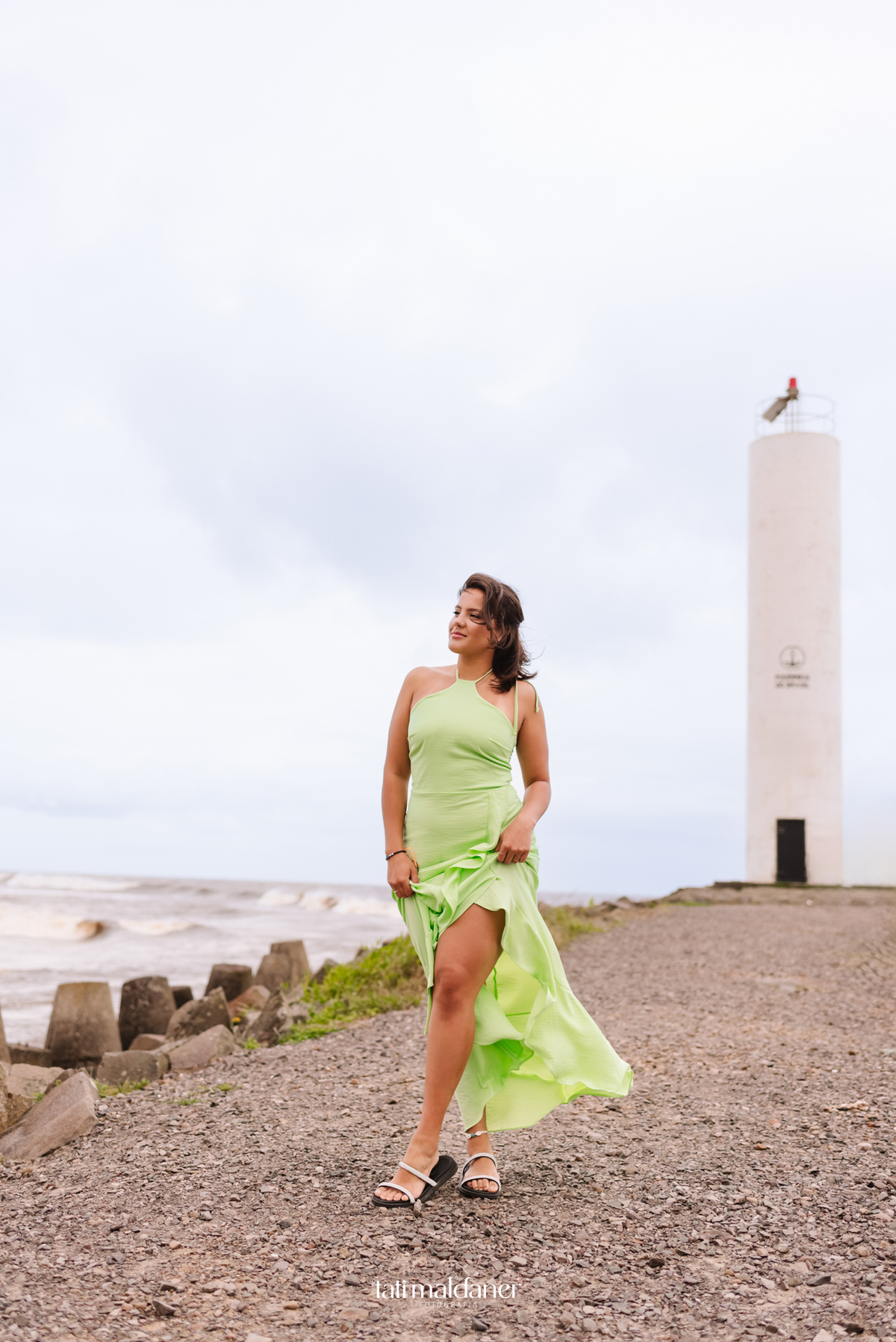 ensaio na praia de Torres por Tati Maldaner Fotografia  - Book de 15