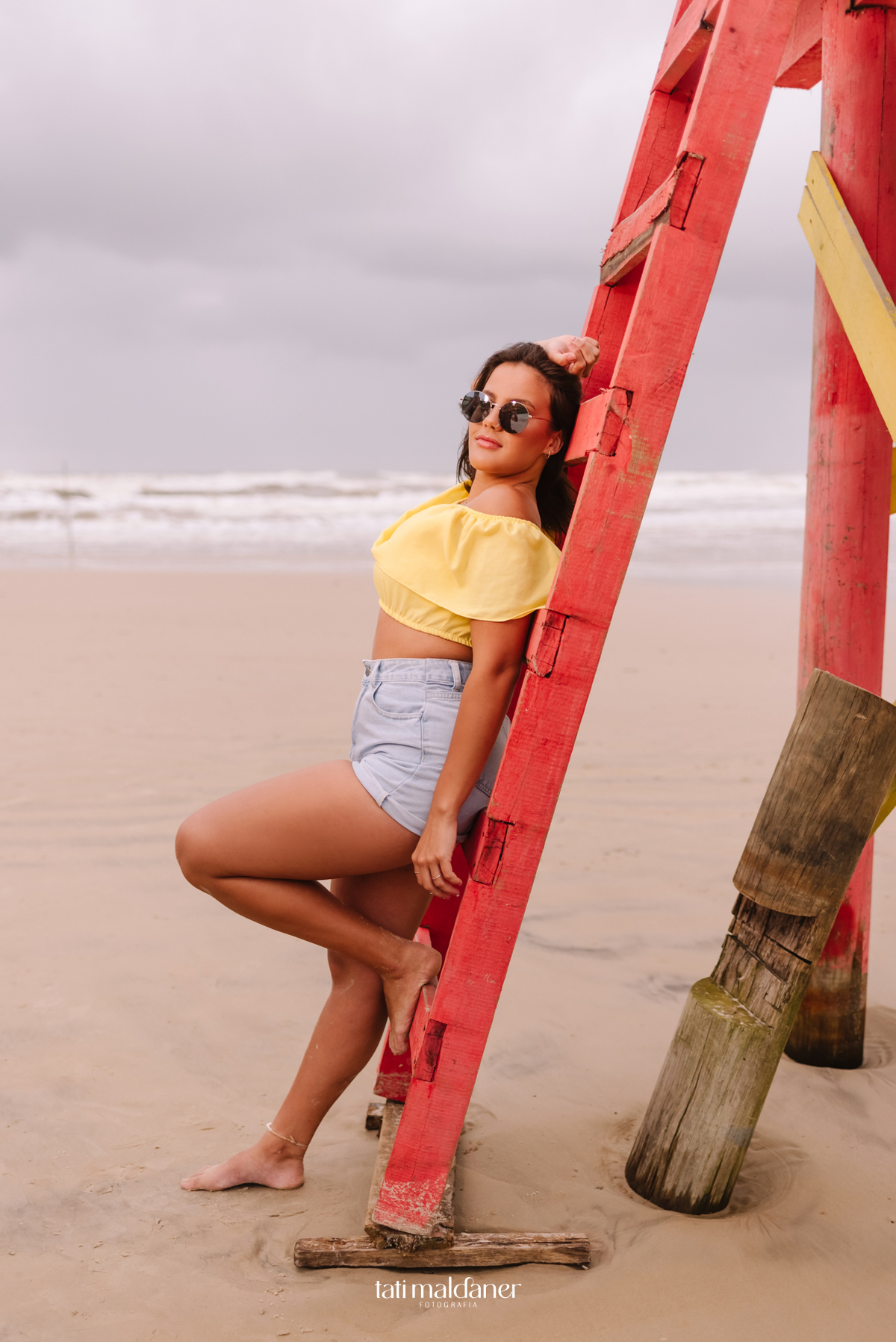 ensaio na praia de Torres por Tati Maldaner Fotografia  - Book de 15