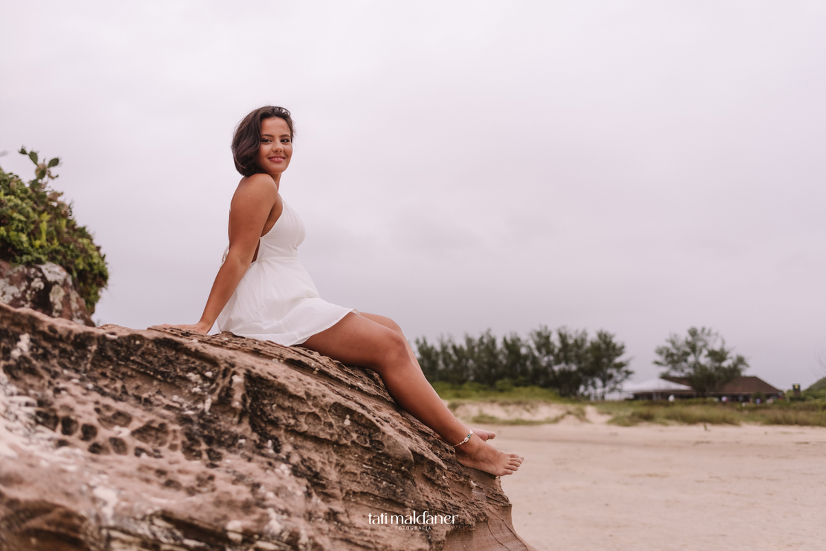 ensaio na praia de Torres por Tati Maldaner Fotografia  - Book de 15