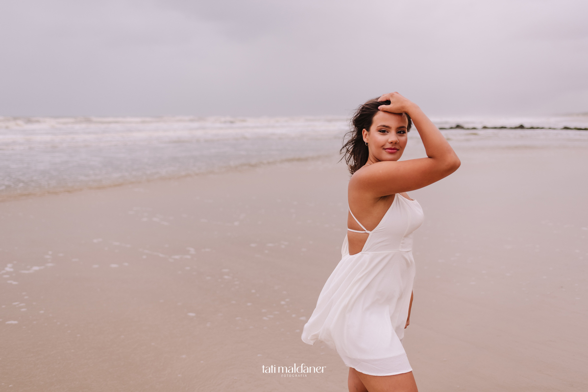 ensaio na praia de Torres por Tati Maldaner Fotografia  - Book de 15