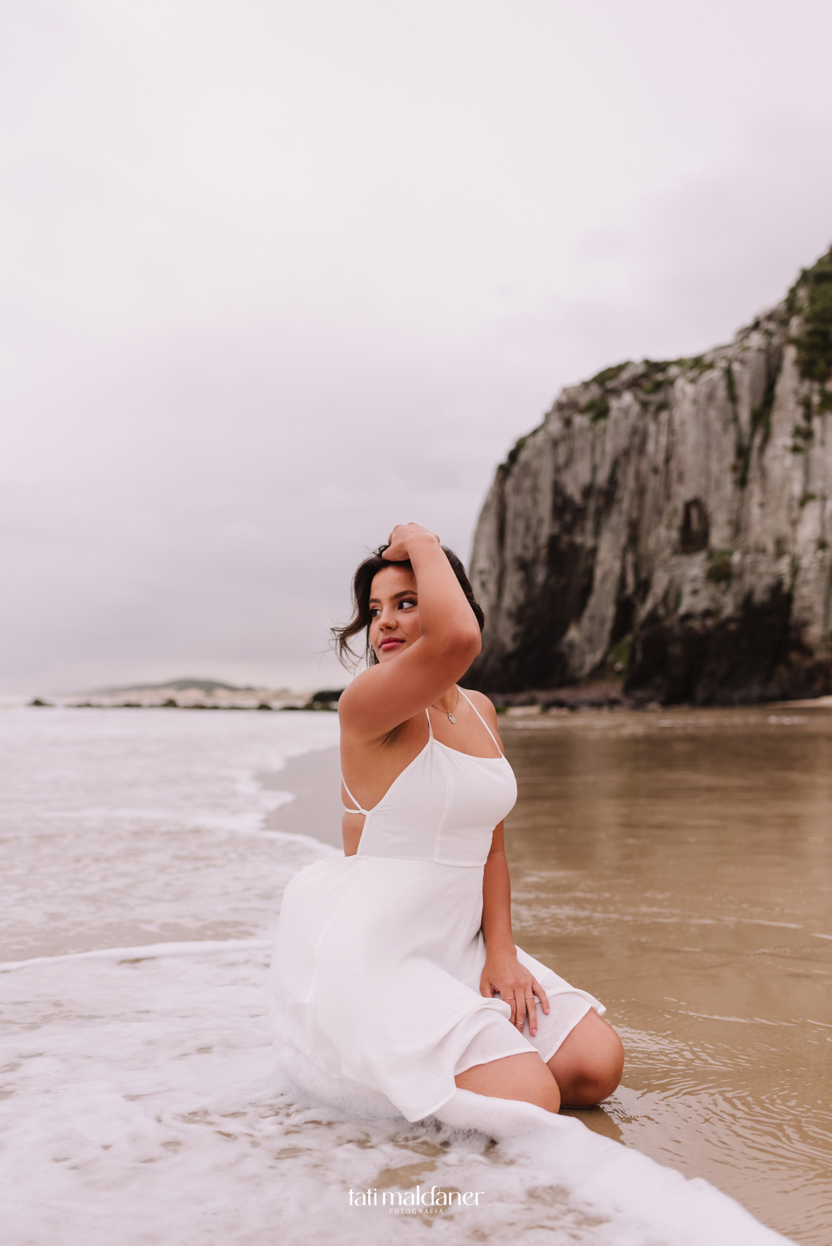 ensaio na praia de Torres por Tati Maldaner Fotografia  - Book de 15