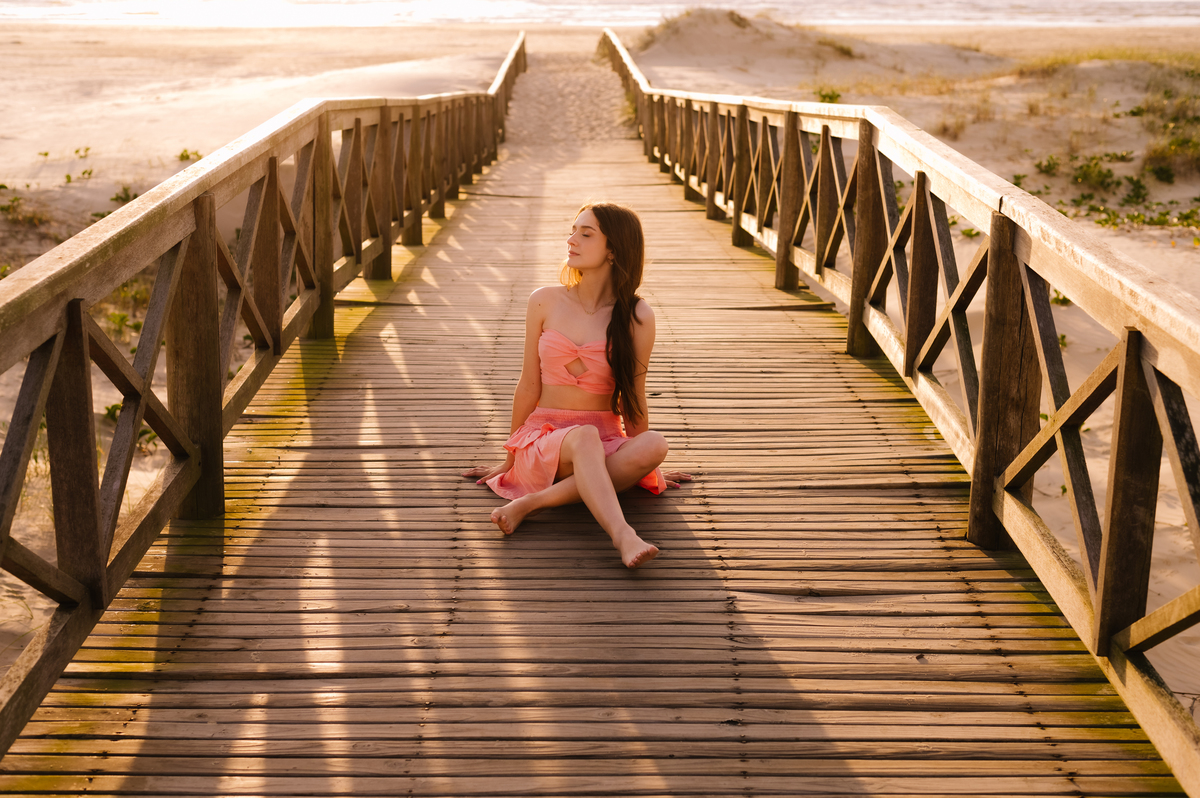 Ensaio 15 anos na praia de Torres ao amanhecer - Tati Maldaner Fotografia  