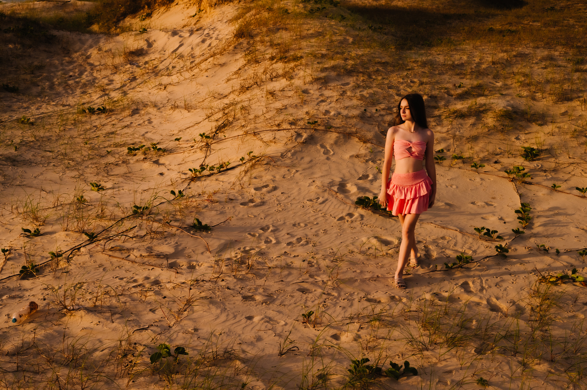 Ensaio 15 anos na praia de Torres ao amanhecer na areia- Tati Maldaner Fotografia   