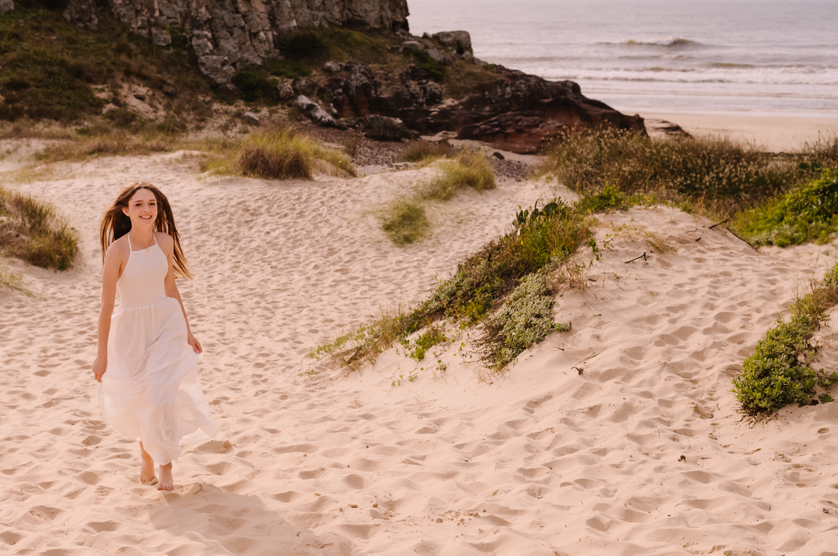 Ensaio 15 anos na praia de Torres ao amanhecer - Tati Maldaner Fotografia   praia da Guarita