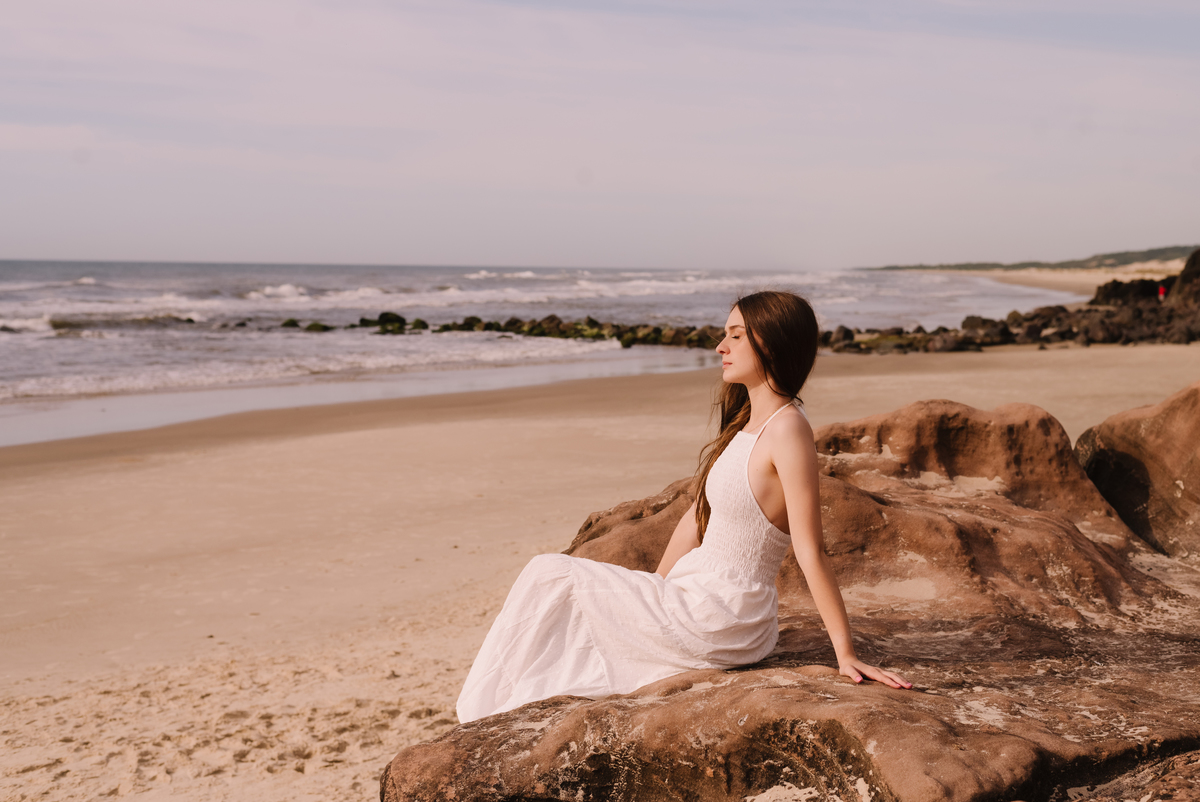 Ensaio 15 anos na praia de Torres ao amanhecer - Tati Maldaner Fotografia   praia da Guarita
