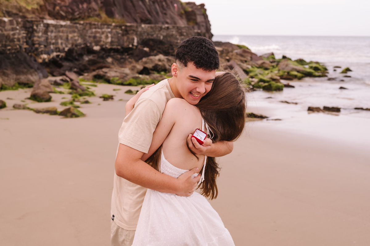 Ensaio 15 anos na praia de Torres ao amanhecer - Tati Maldaner Fotografia   praia da Guarita pedido de namoro na praia 