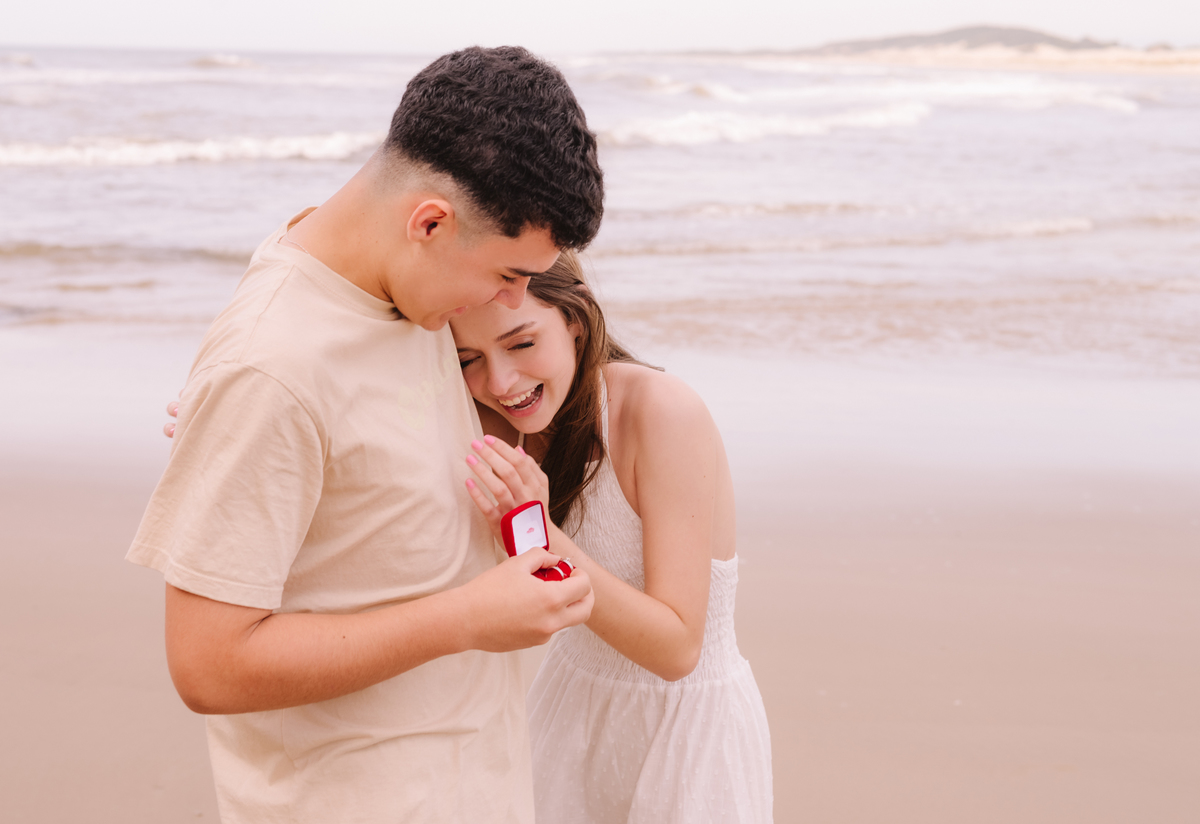 Ensaio 15 anos na praia de Torres ao amanhecer - Tati Maldaner Fotografia   praia da Guarita pedido de namoro na praia 