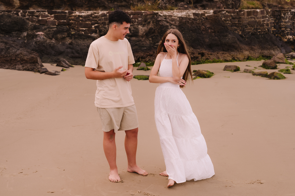 Ensaio 15 anos na praia de Torres ao amanhecer - Tati Maldaner Fotografia   praia da Guarita pedido de namoro na praia 