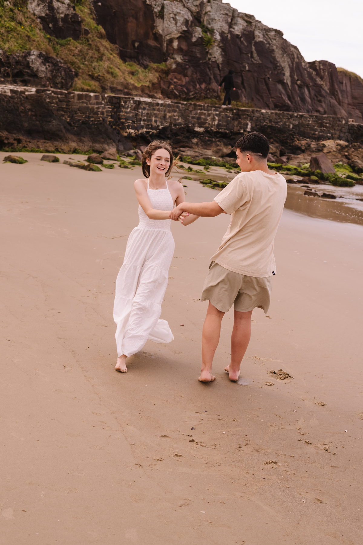 Ensaio 15 anos na praia de Torres ao amanhecer - Tati Maldaner Fotografia   praia da Guarita pedido de namoro na praia 