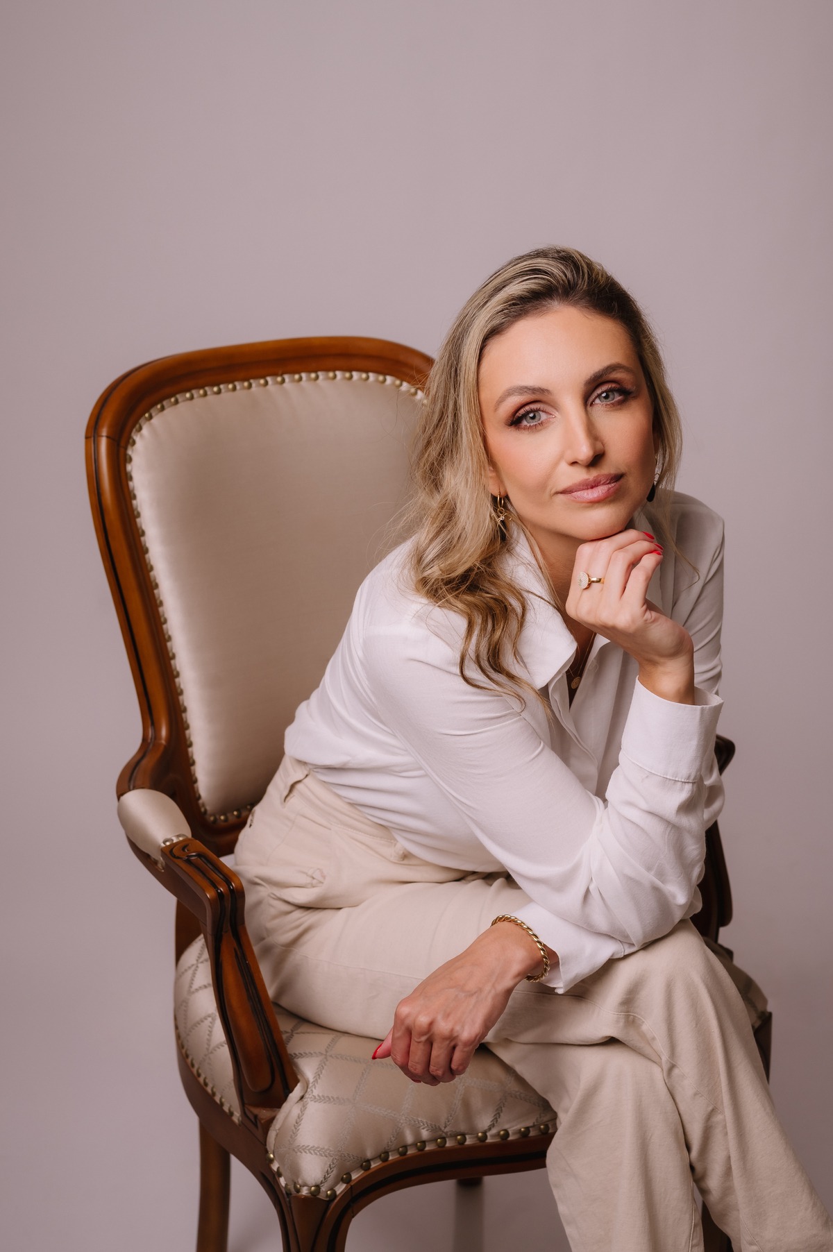 Ensaio corporativo profissional ,  estúdio Tati Maldaner fotografia .