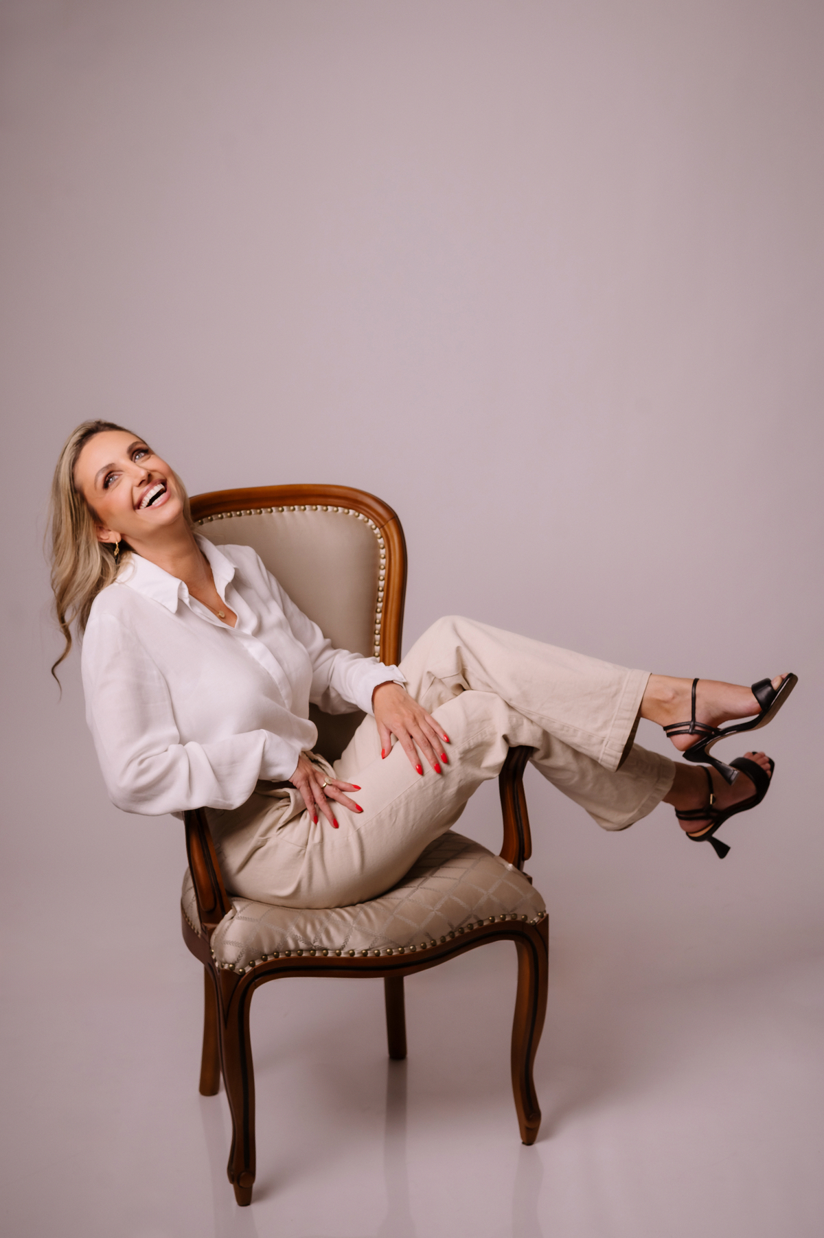 Ensaio corporativo profissional ,  estúdio Tati Maldaner fotografia .