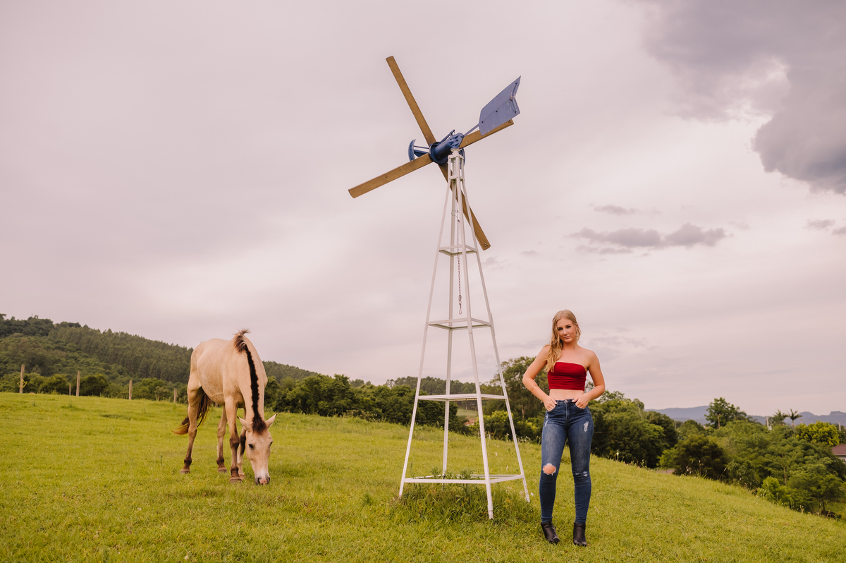 Ensaio externo de 15 anos com natureza, Tati Maldaner fotografia.