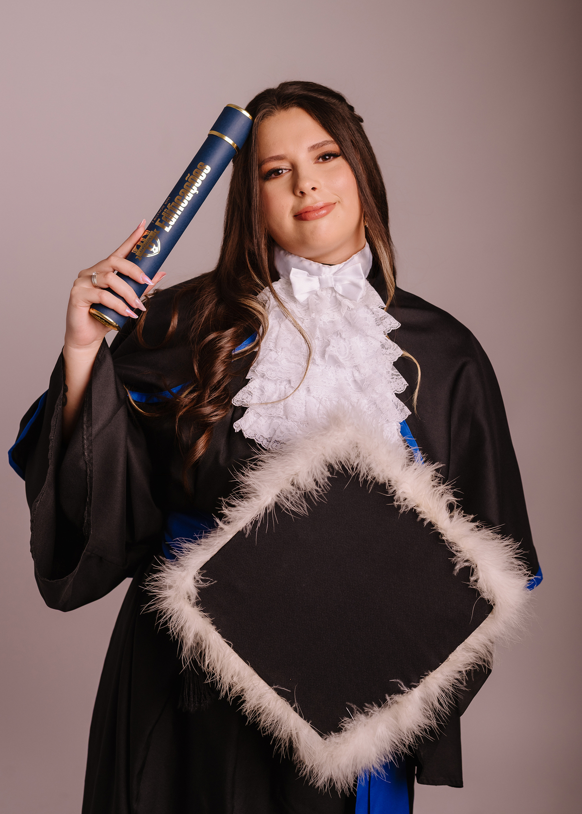 Fotos antes da formatura com toga, Tati Maldaner fotografia.