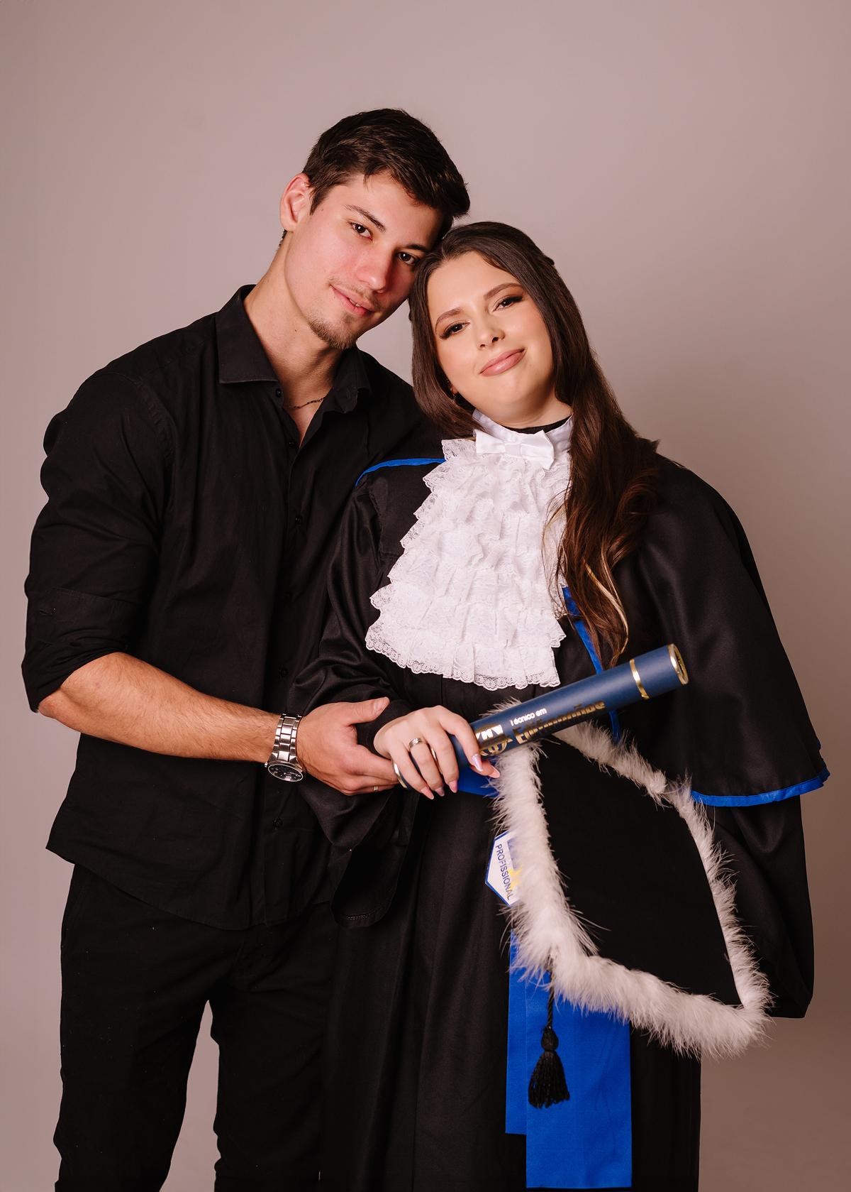 Fotos antes da formatura com toga, Tati Maldaner fotografia.