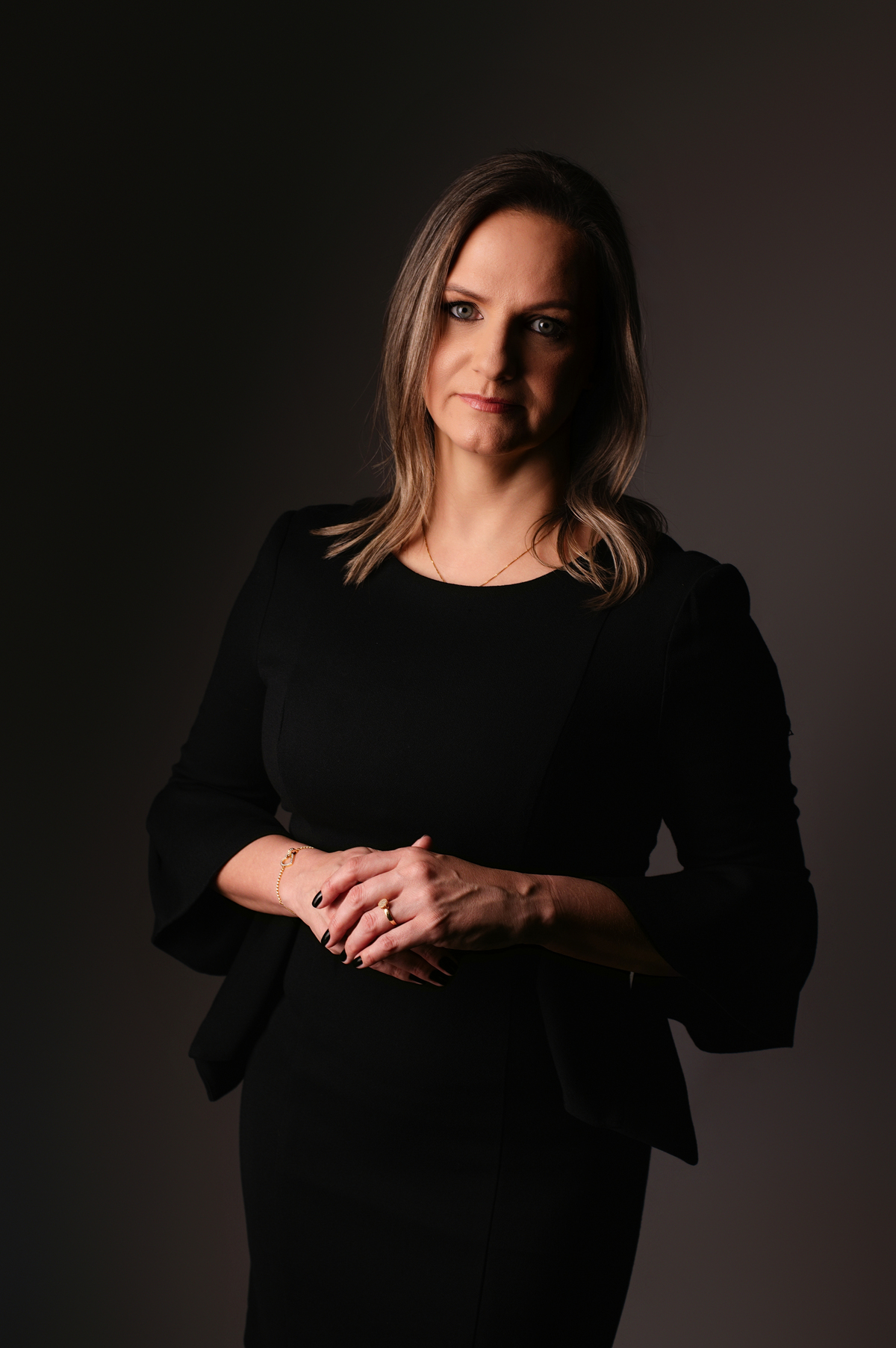 Ensaio profissional, auto poder e elegância, Tati Maldaner  fotografia.