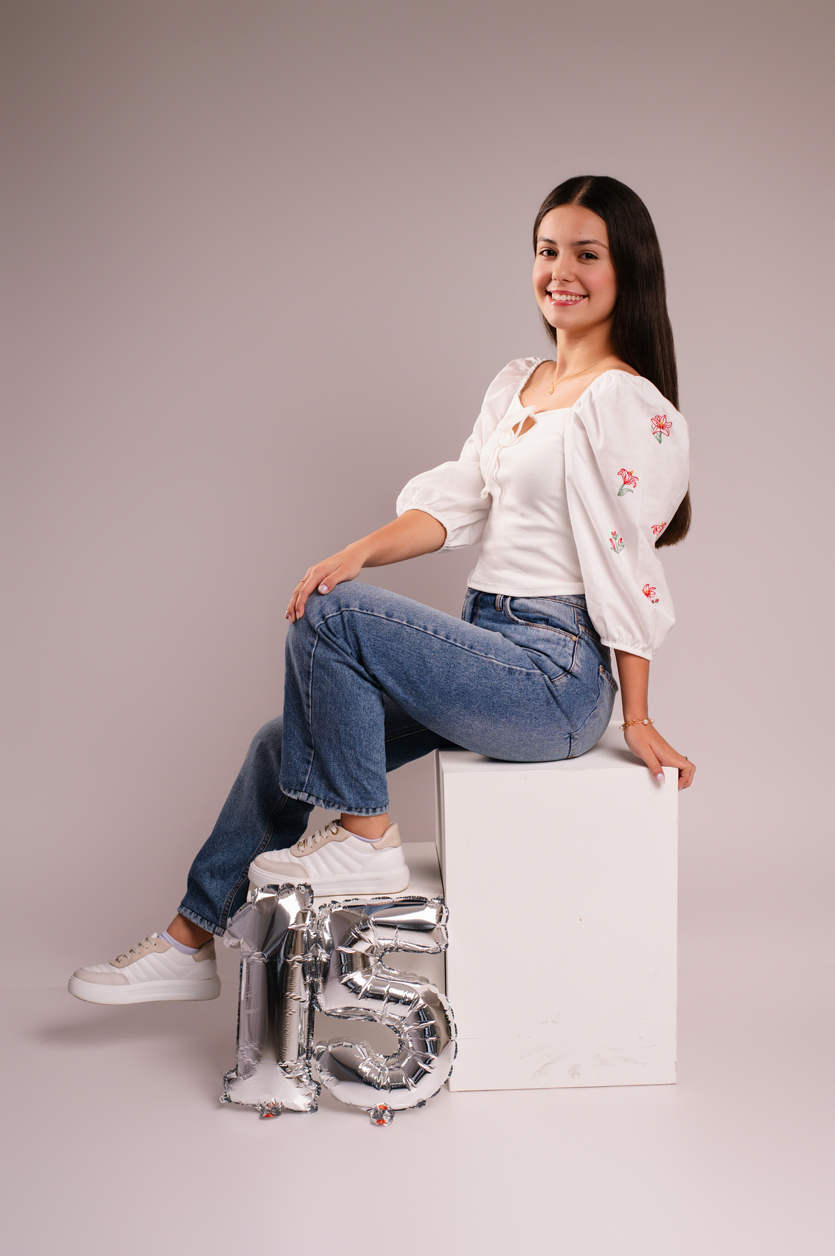 Ensaio de 15 anos estúdio e externo, Tati Maldaner fotografia.