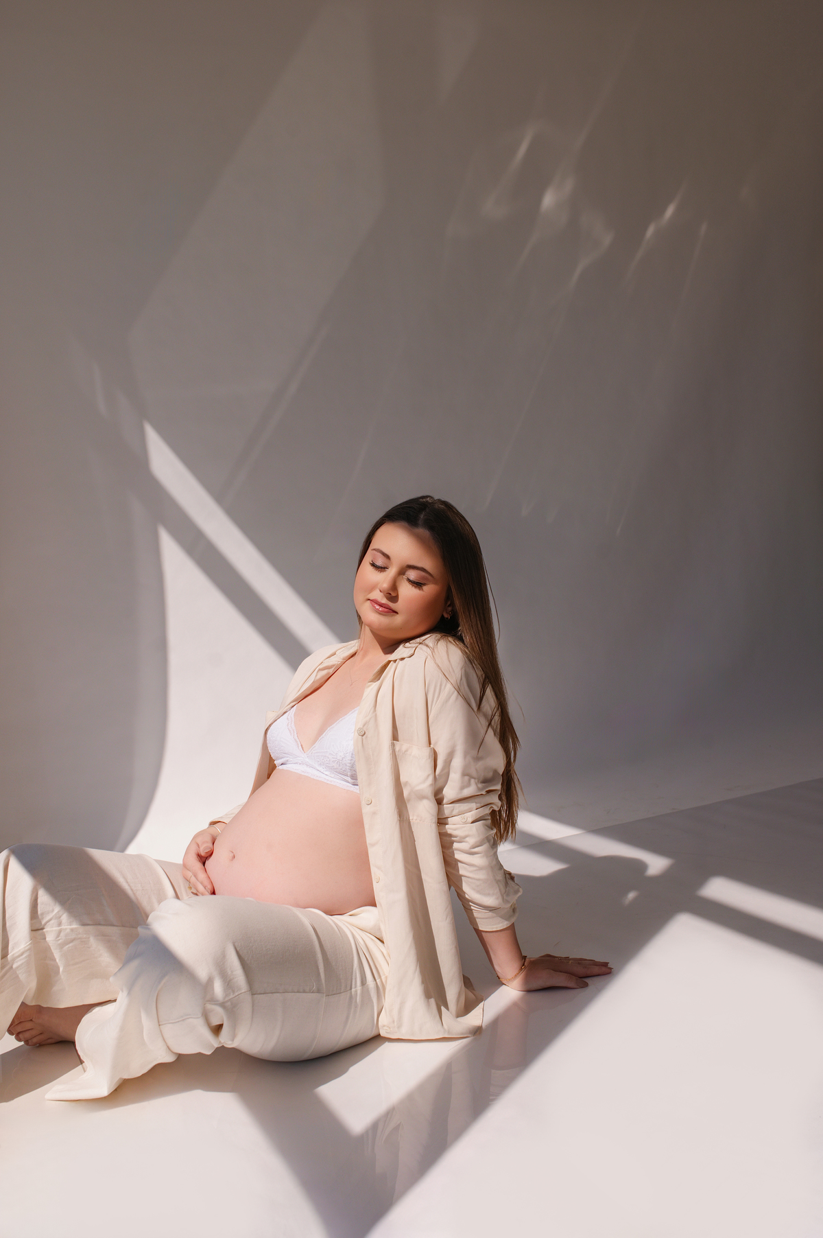 Ensaio de gestante em estúdio, Tati Maldaner fotografia.