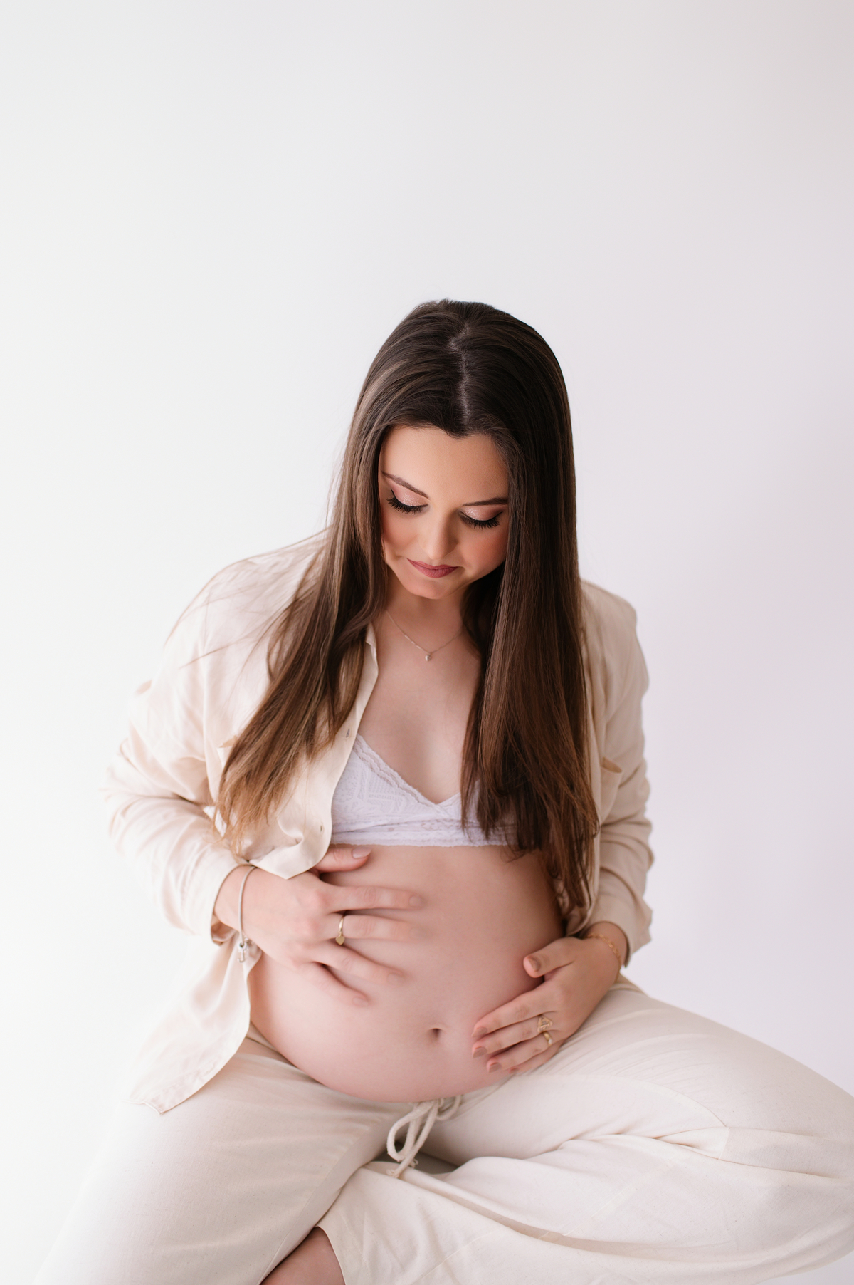 Ensaio de gestante em estúdio, Tati Maldaner fotografia.