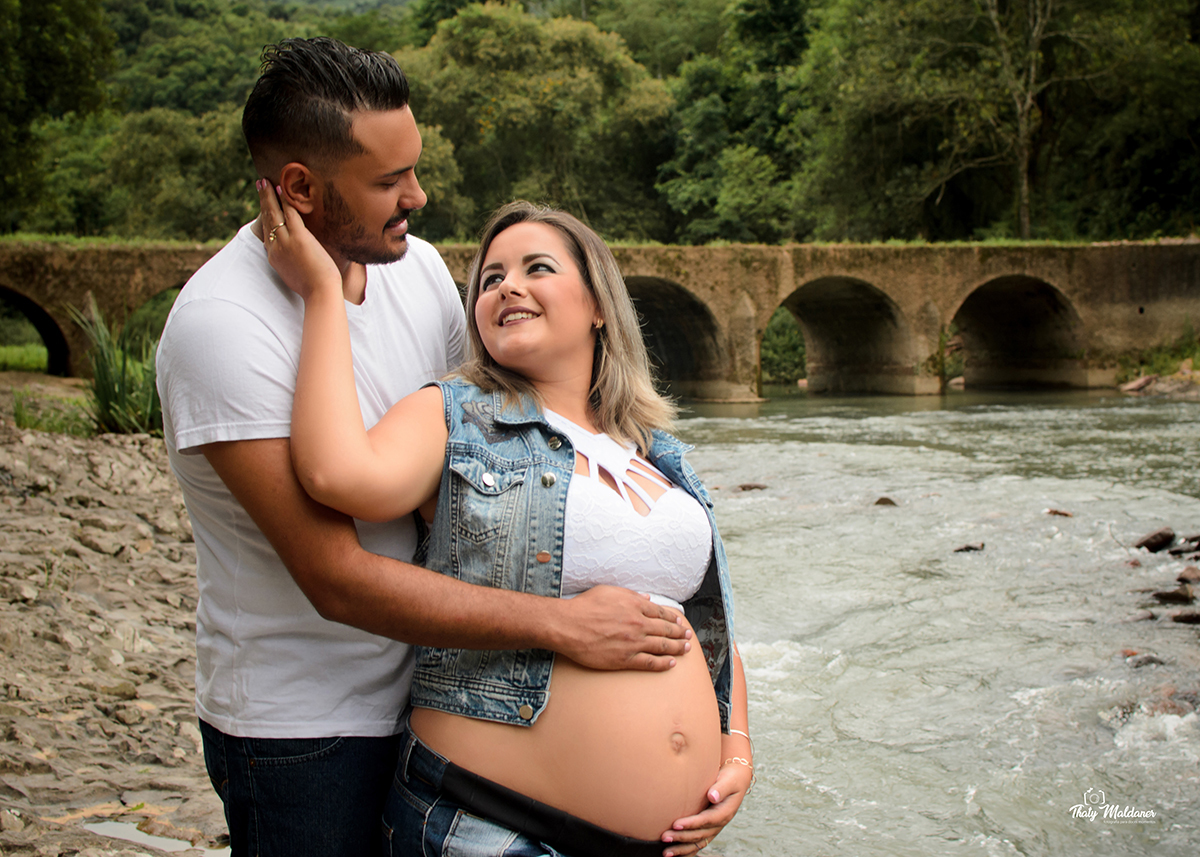 Ensaio fotográfico de gestante na Cascata Colônia Jardim em Progresso.