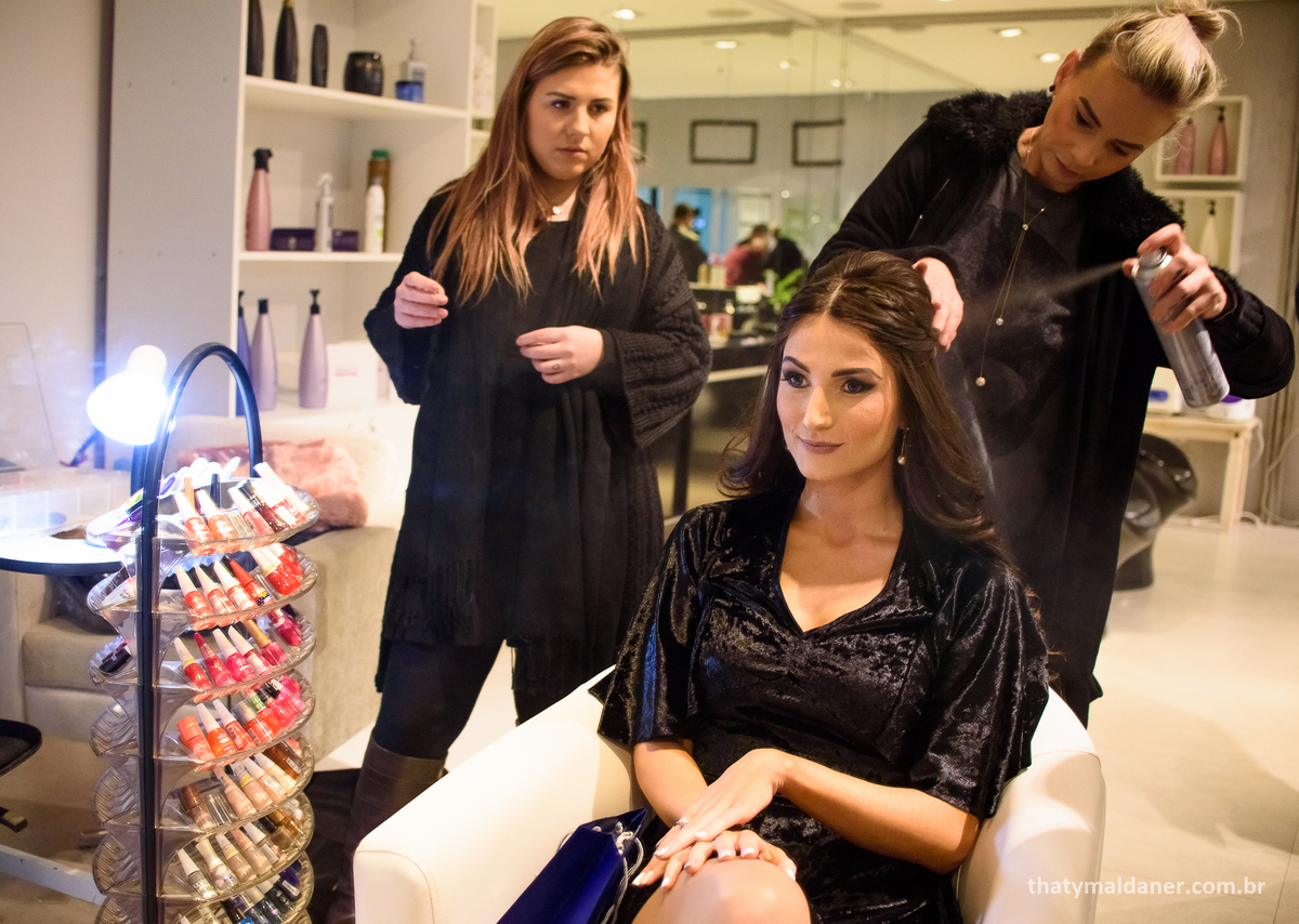 Direito - Univates. Fotos de formatura  por Thaty Maldaner Fotografia  - making of - salão Marcela Martinez  - Shopping Lajeado